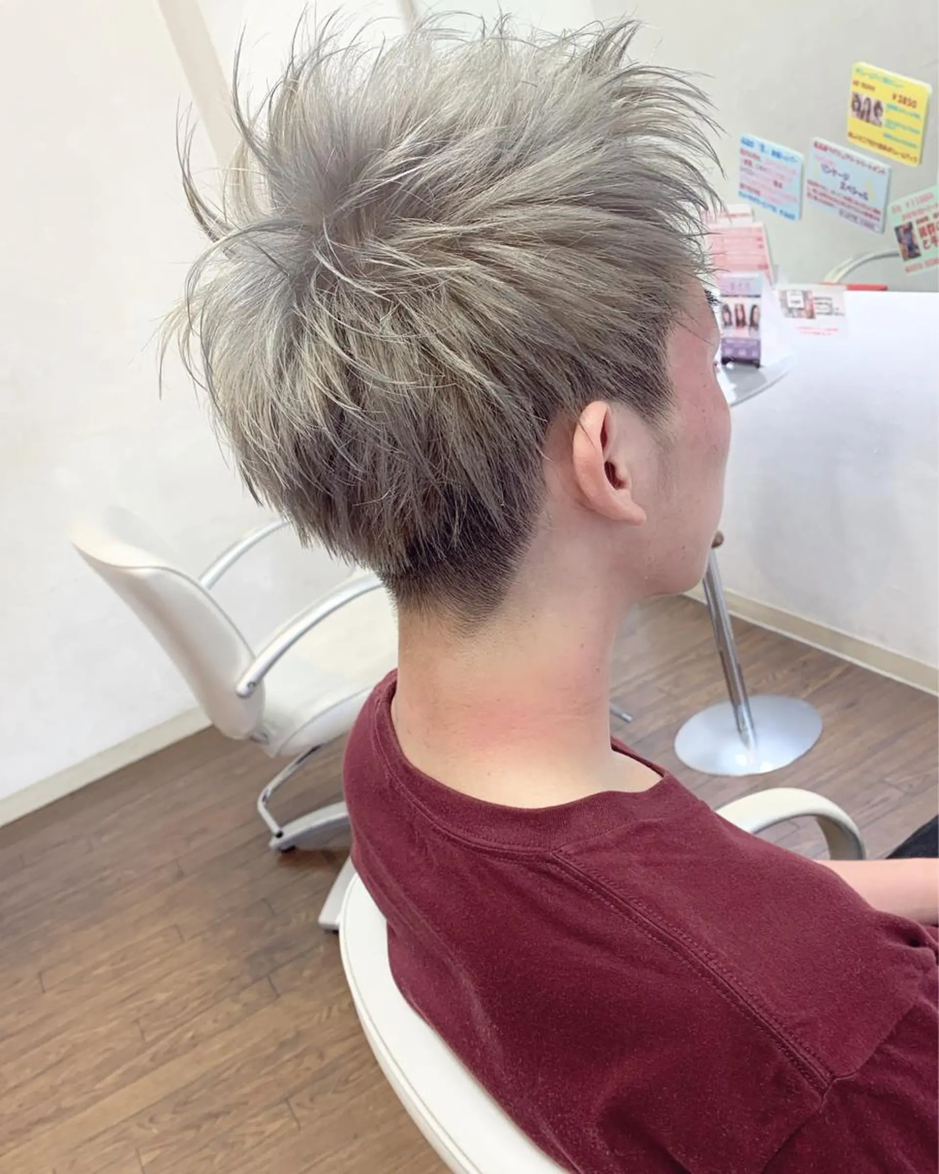 ショート カラー ベージュカラー ダブルカラー ホワイトベージュ ヘアカラー GLAD 萩原のヘアスタイル