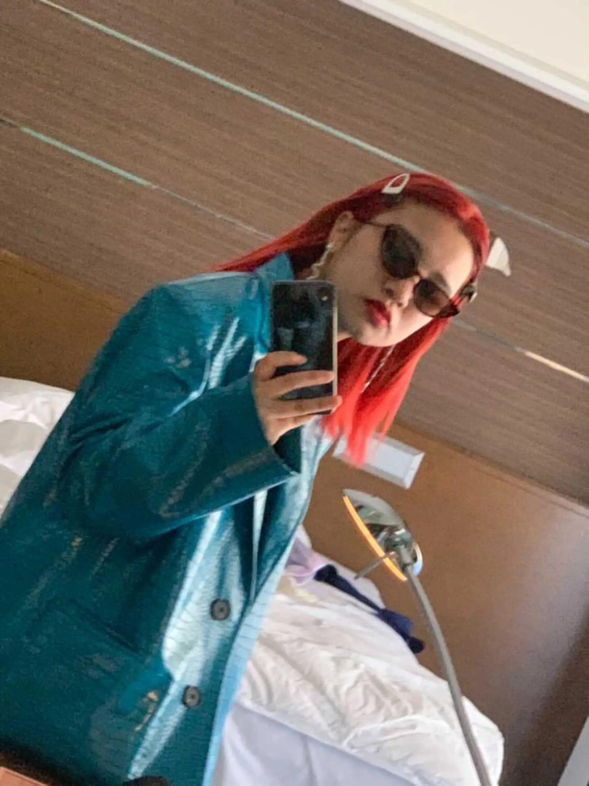 カラー ブリーチ 松田 百花のヘアスタイル