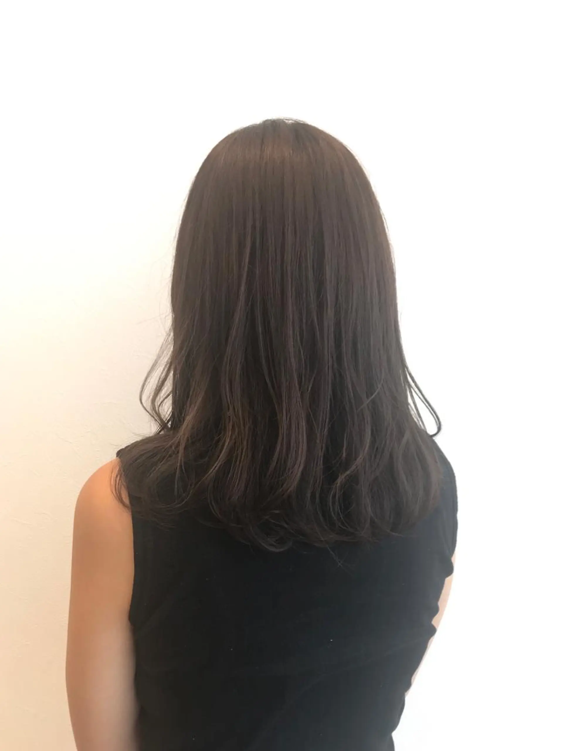 ロング 岡本 真実のヘアスタイル