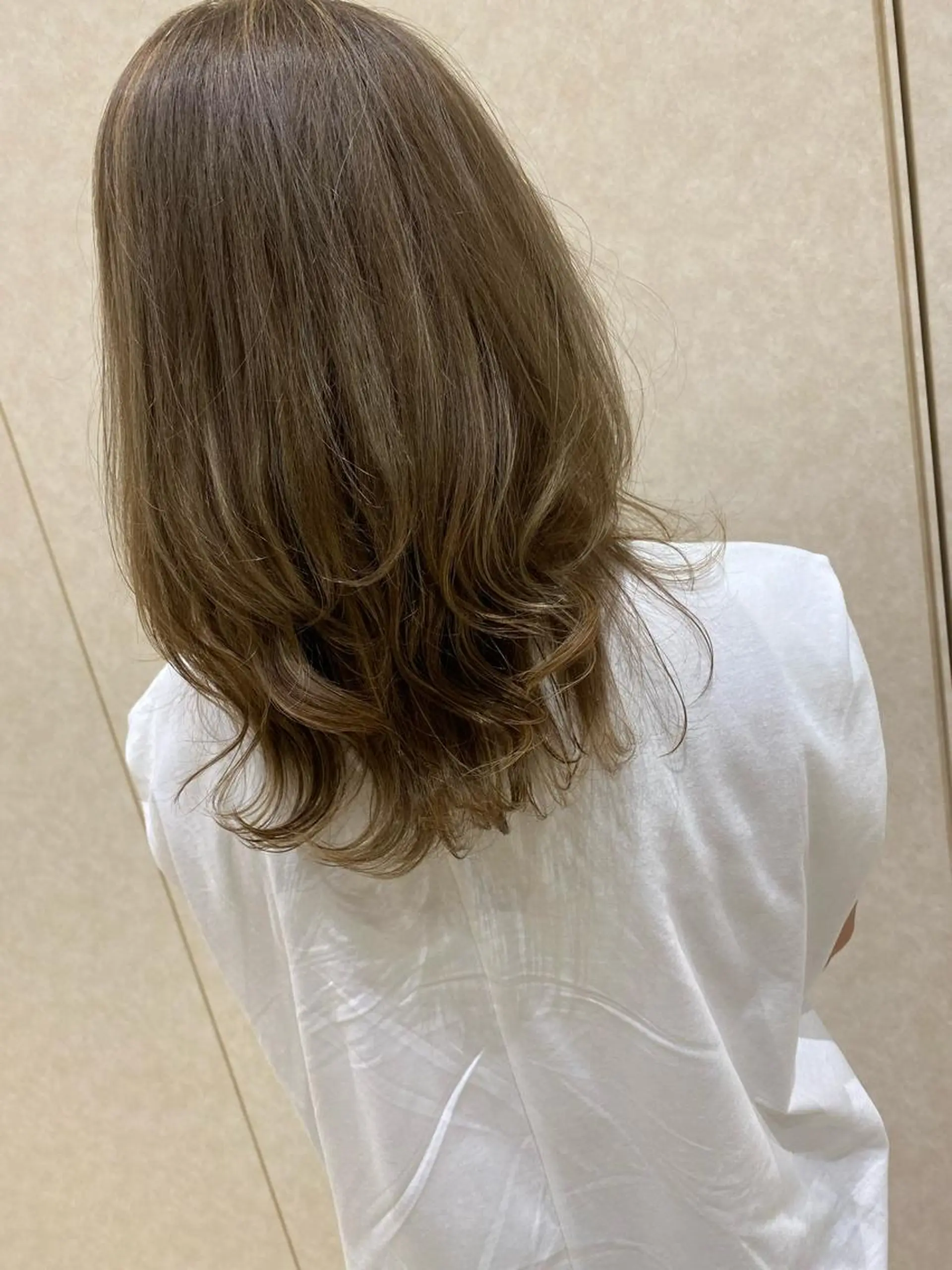 セミロング 小倉 沙織のヘアスタイル