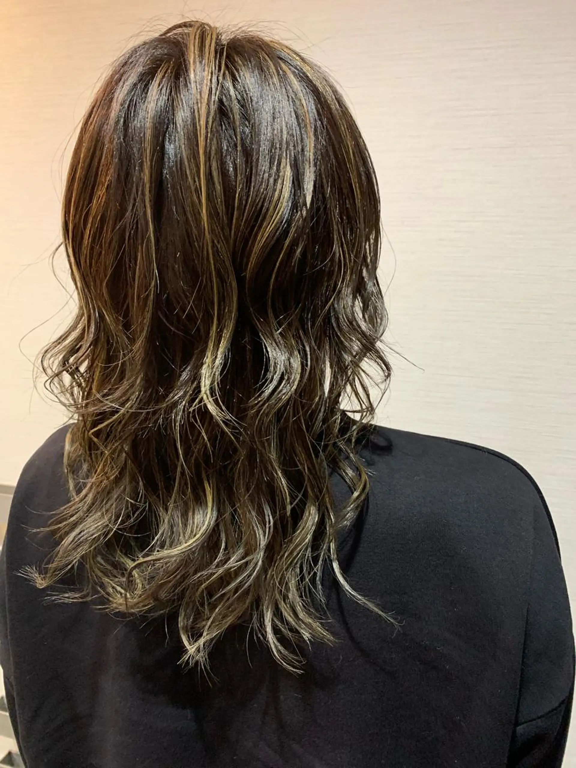 セミロング カラー 蓮見  友里のヘアスタイル