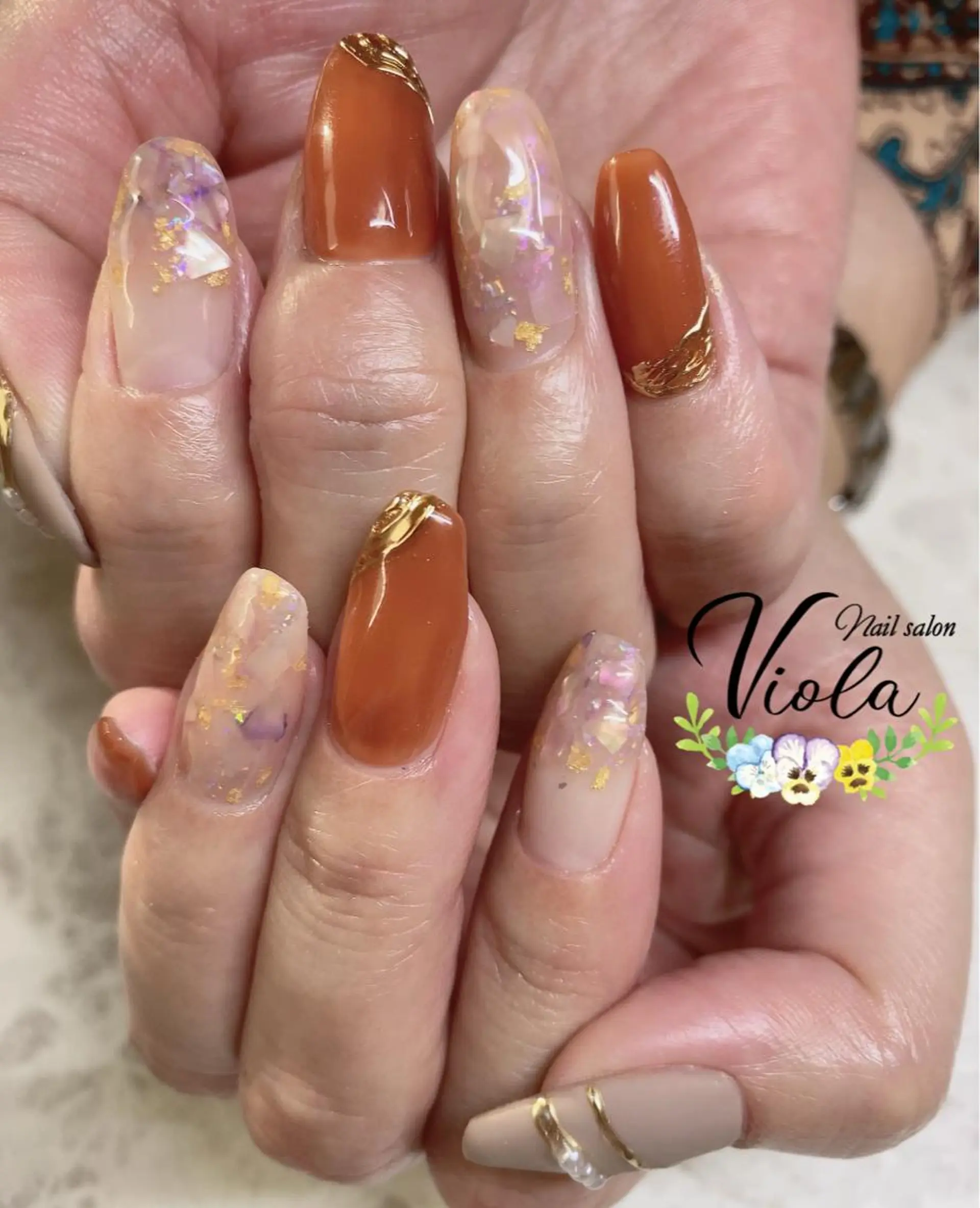 ネイル アートネイル ブラウン ミラーネイル ハンドネイル Nailsalon Viola所属・ネイルサロン Violaのネイルデザイン