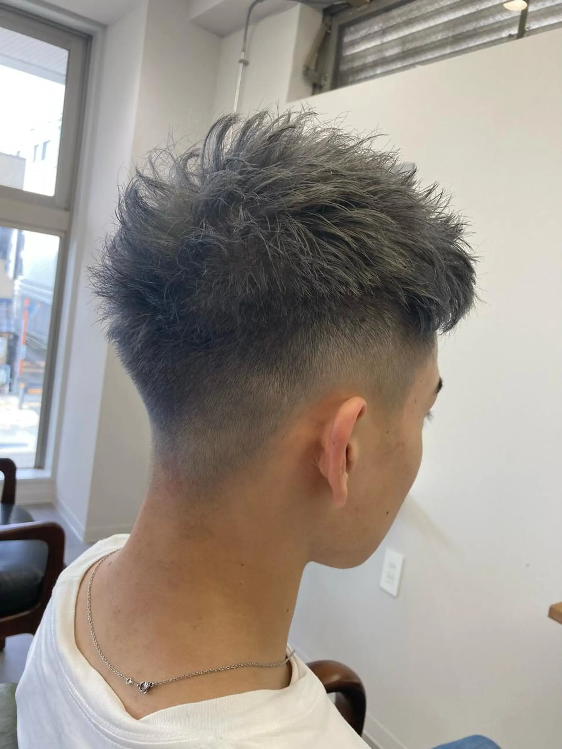 カラー メンズ フェードカット シルバー カット ヘアカラー SHAFT Ieiriのヘアスタイル