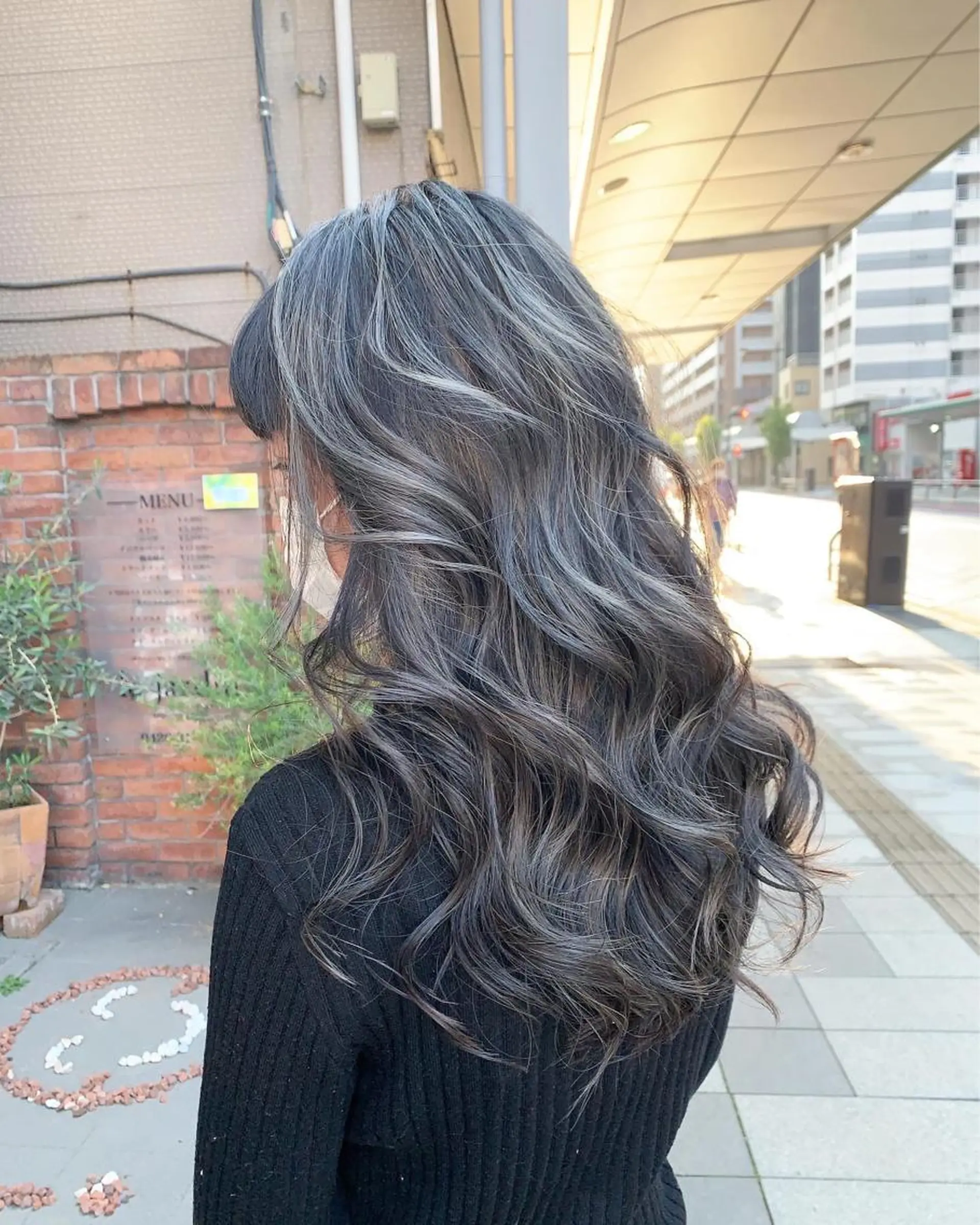 ロング カラー ブリーチ ケアブリーチ ハイライトカラー シルバー ハイライト SHIAN 八王子 🦋小林 美羅🦋のヘアスタイル