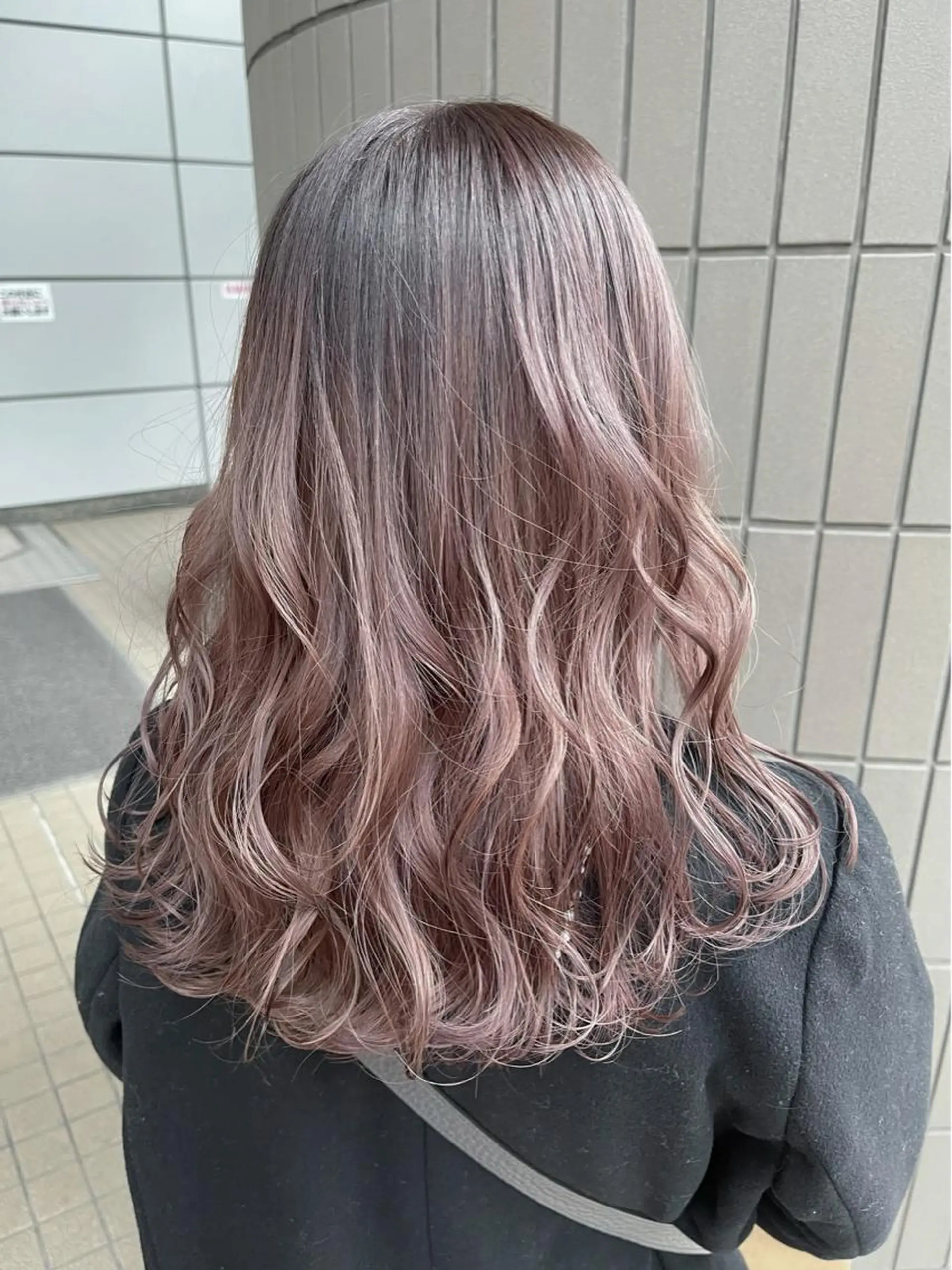 ロング カラー グレージュ ラベンダーカラー ラベンダーグレージュ ラベンダーグレー カット ヘアカラー トリートメント Zina天王寺 CHIAKIのヘアスタイル