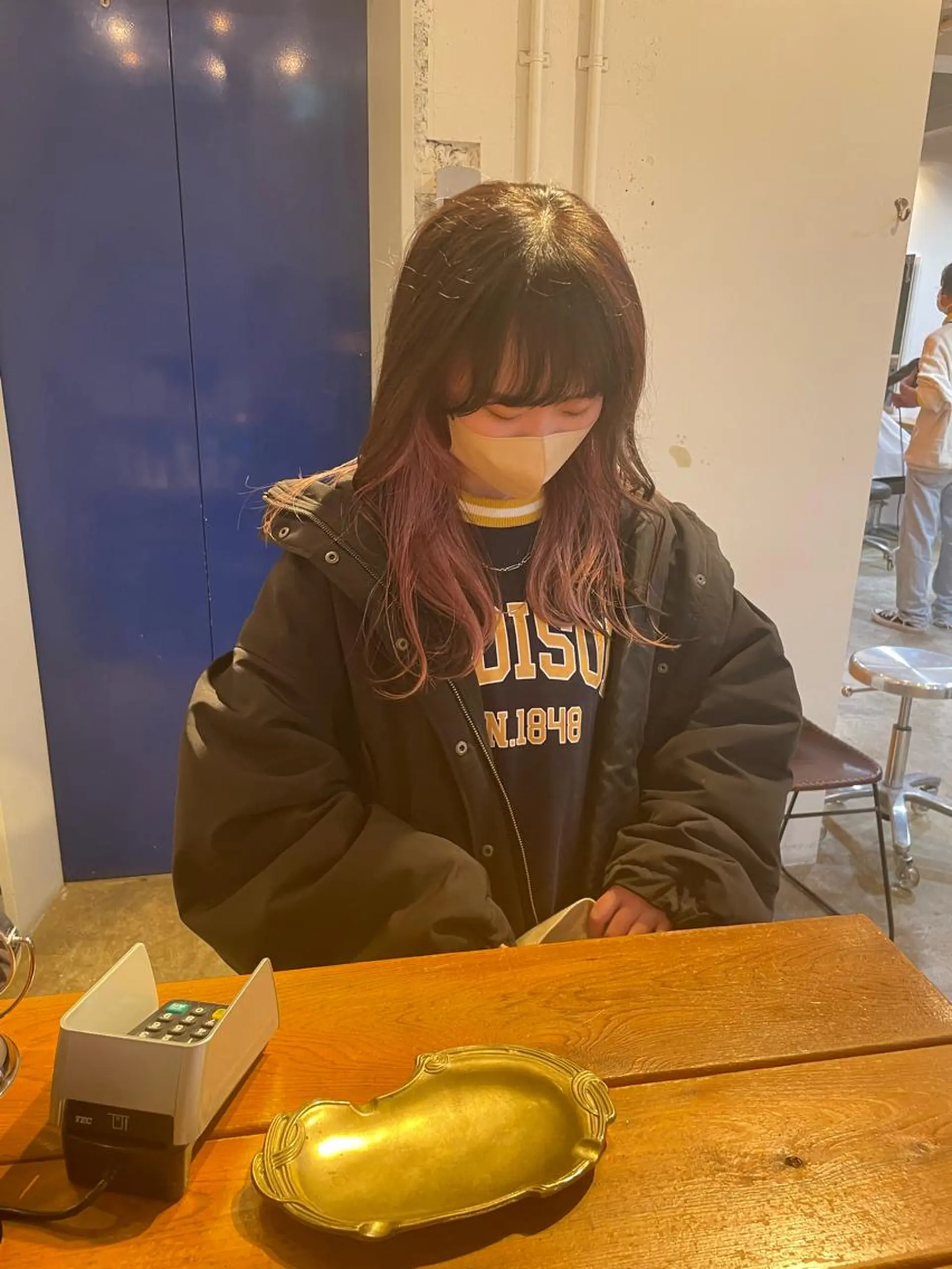 ミディアム カラー ブリーチ ピンクカラー ヘアカラー トリートメント MIOベージュカラー 柔らかいカラーのヘアスタイル