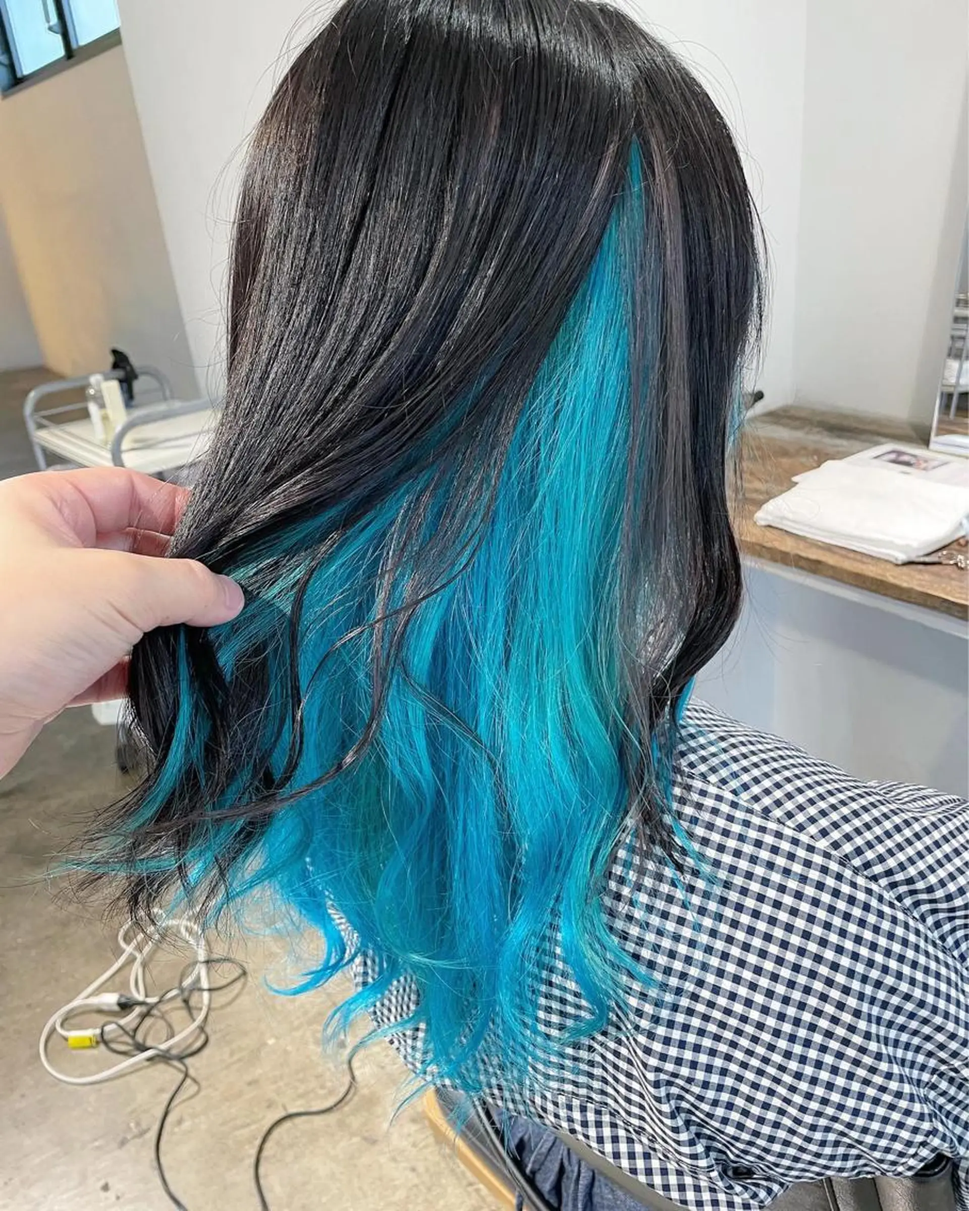 ミディアム カラー ブルーカラー インナーカラー ヘアカラー トリートメント ハイトーン/レイヤー /ケアブリーチ石川治のヘアスタイル