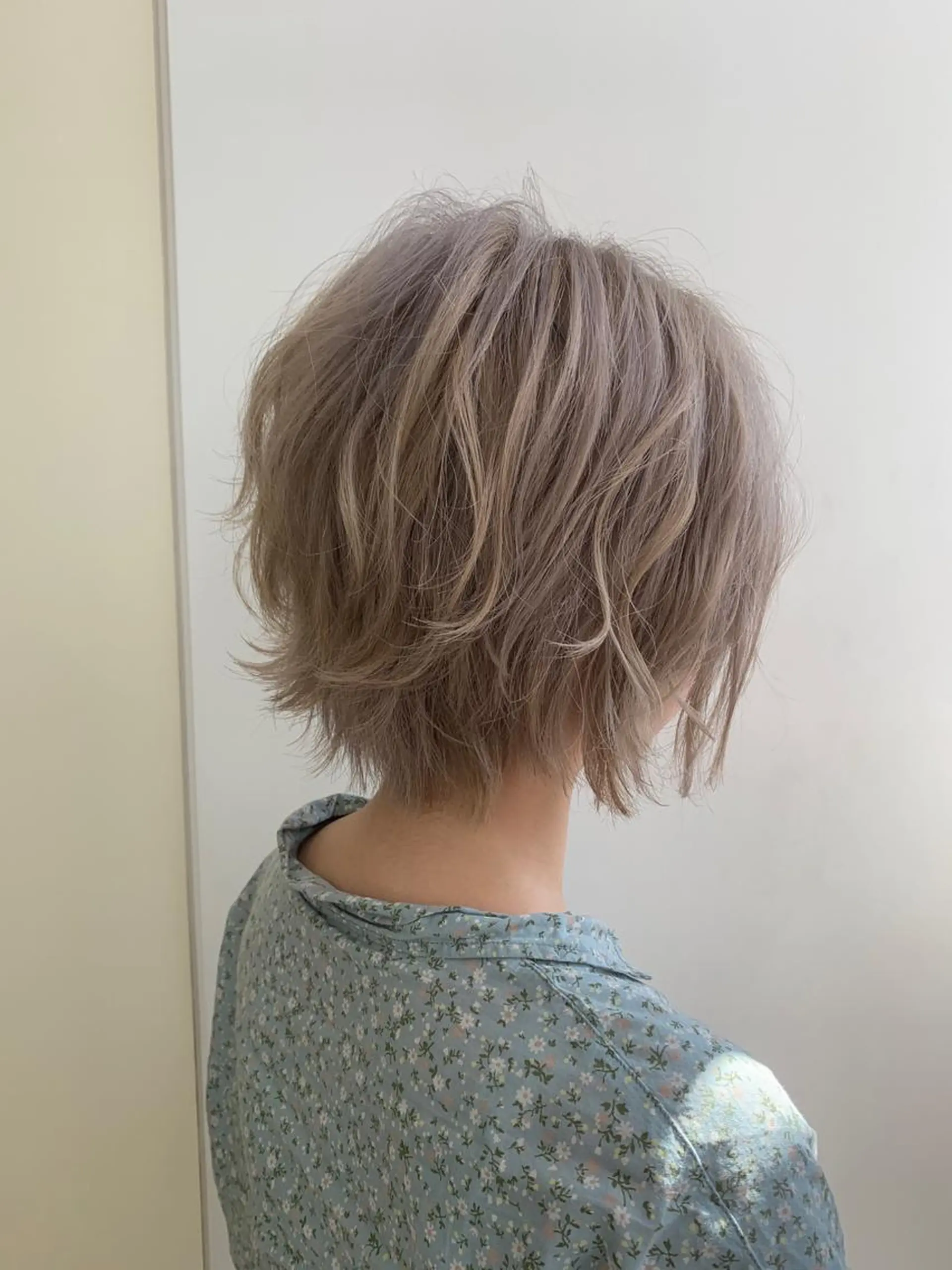 ショート カラー ブリーチ ケアブリーチ トリートメント カット ヘアカラー トリートメント インナーエクステ渋谷 🦋KAJIのヘアスタイル