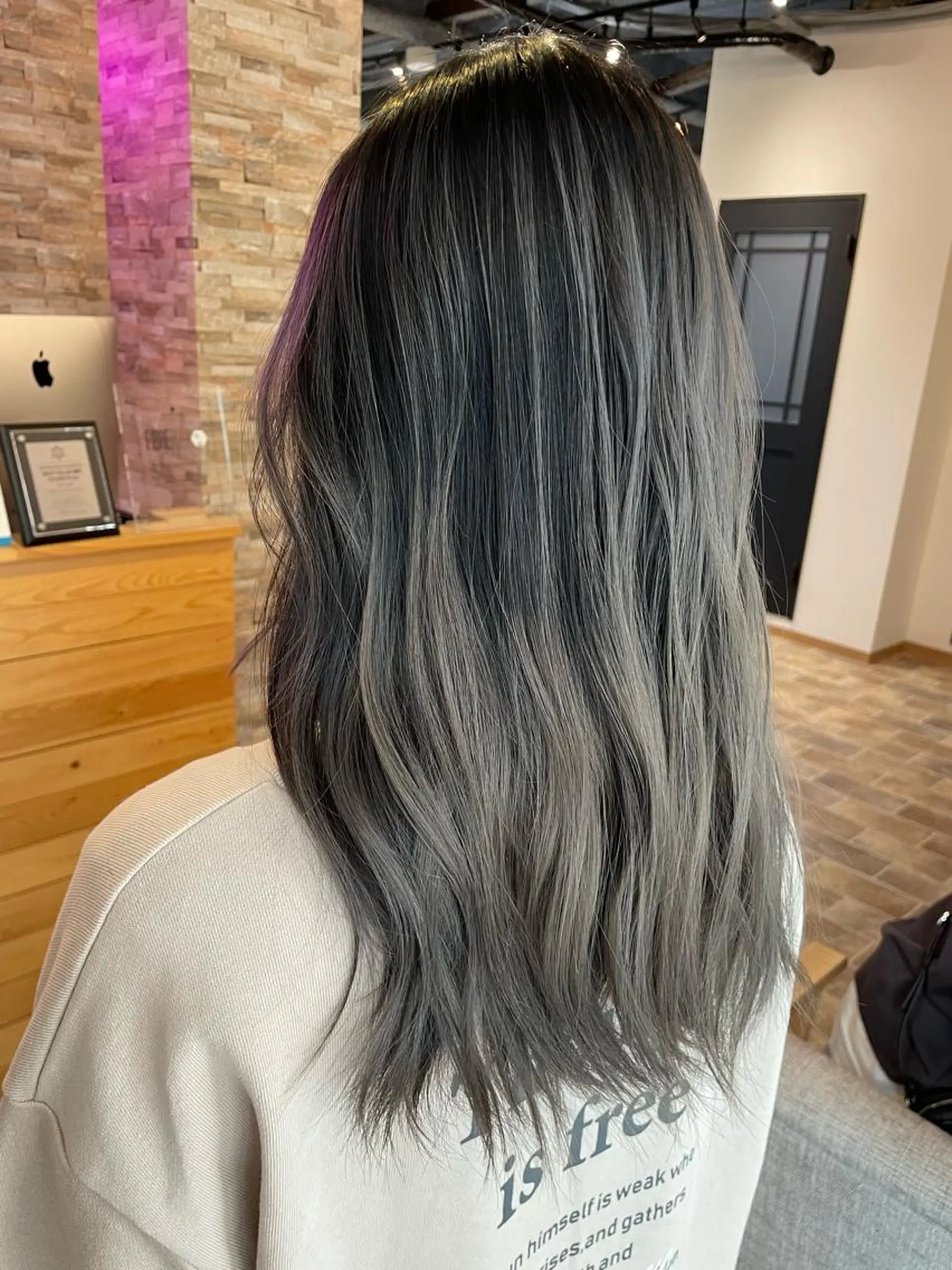 ロング カラー バレイヤージュ レイヤーカット ヘアカラー YUI/ ブリーチカラー🌷のヘアスタイル