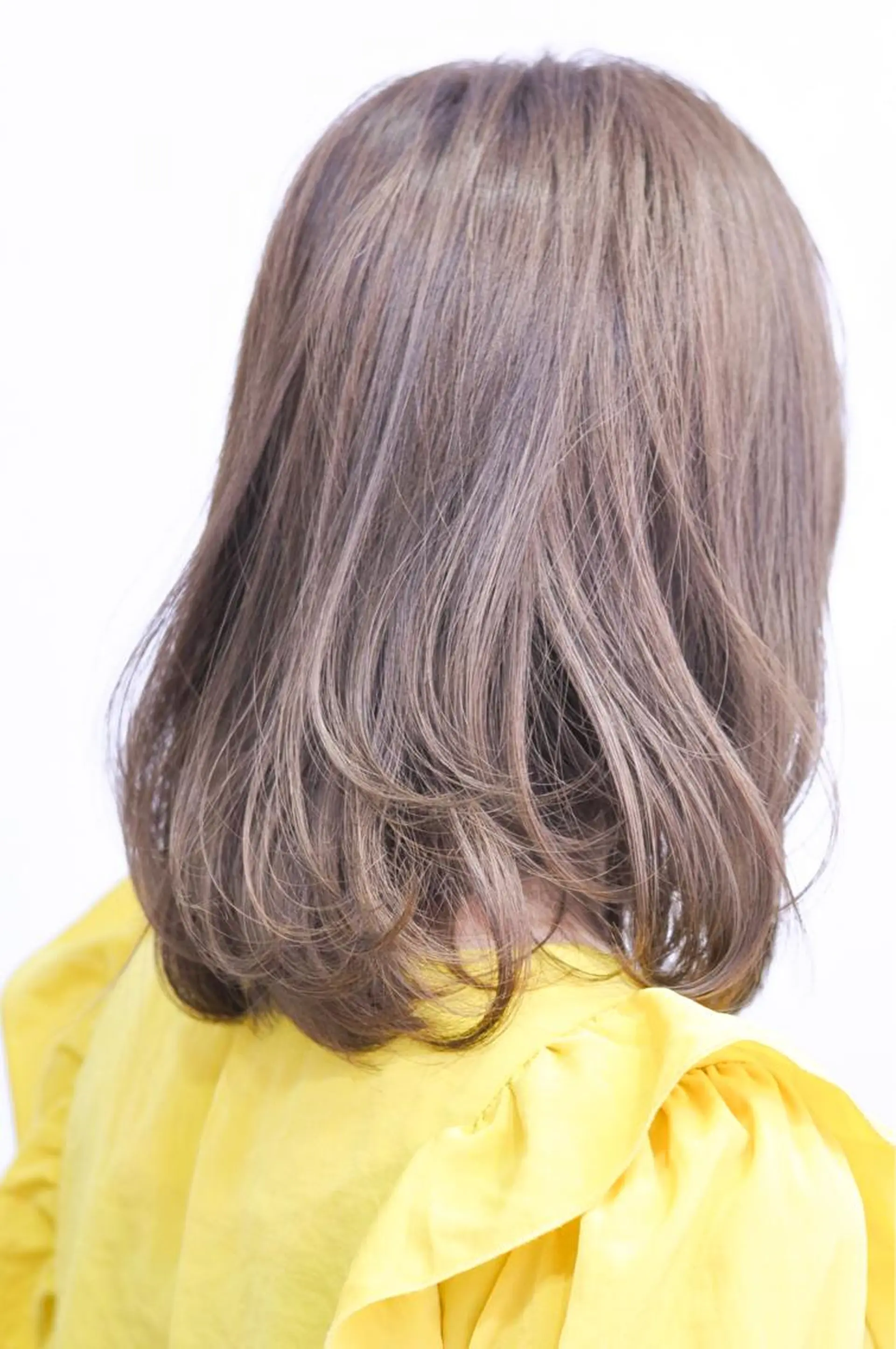 ミディアム カラー アッシュ ベージュカラー 透明感カラー ハイライトカラー ボブ kiki所属・中田 敏明のヘアスタイル