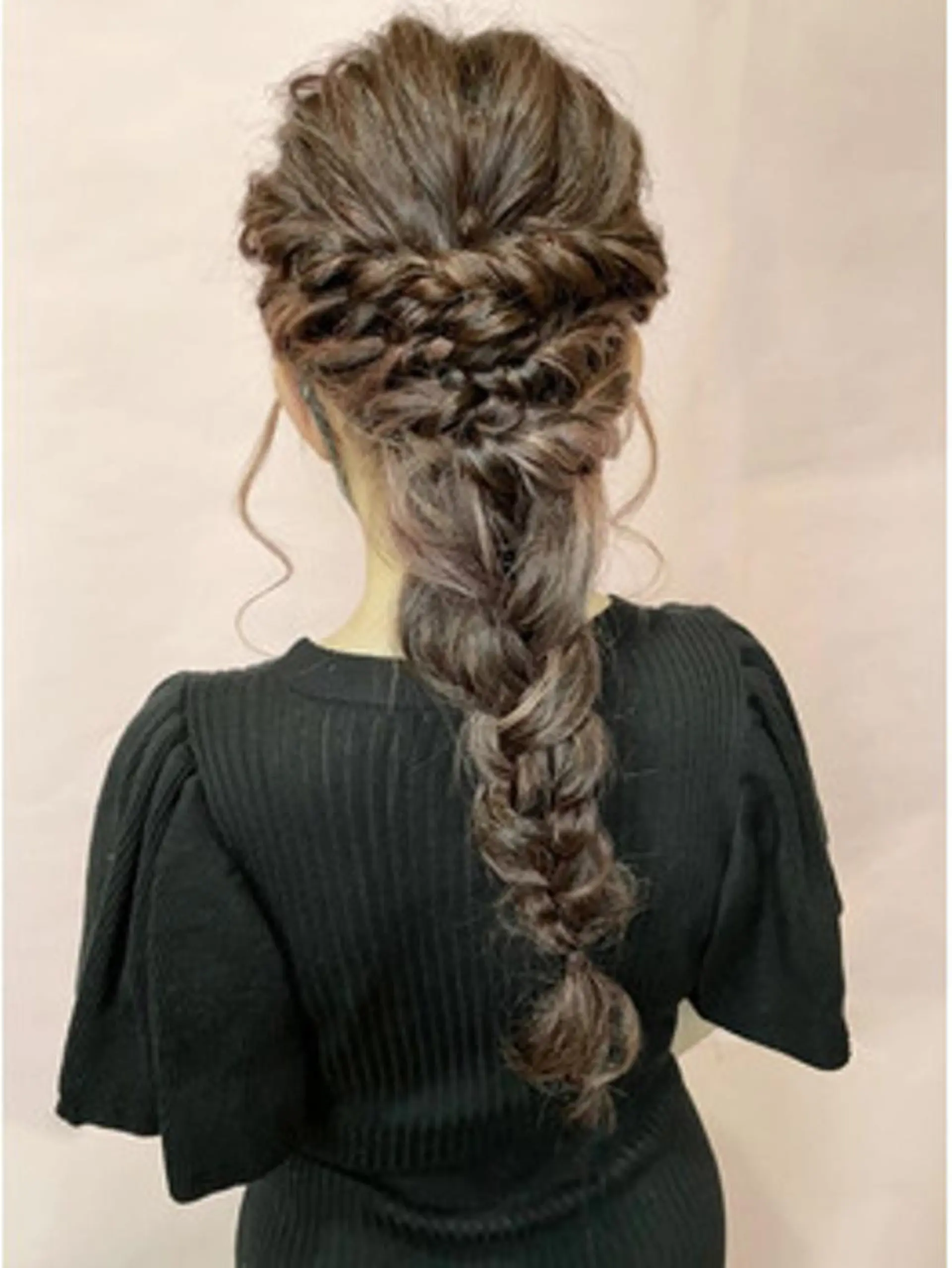 セミロング カラー ヘアアレンジ シールエクステ アディクシーカラー ブリーチ エクステ 大阪レミーエクステ チビ編み込みのヘアスタイル