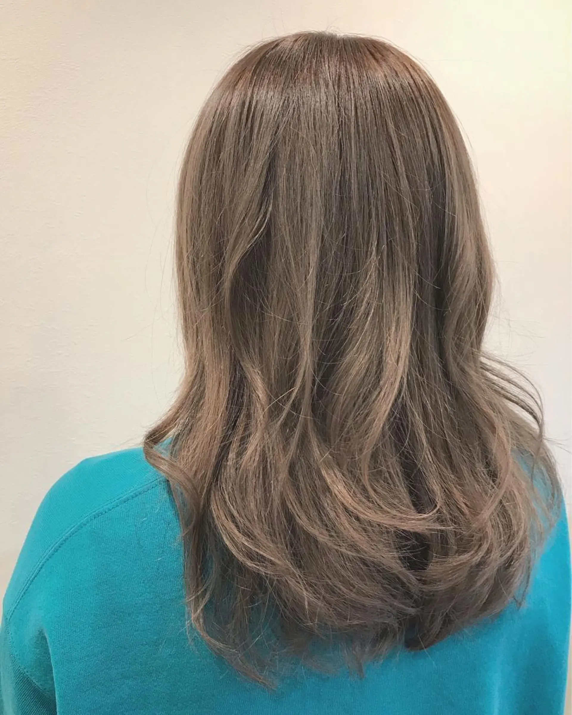 セミロング カラー アディクシーカラー エイト ウメダのヘアスタイル