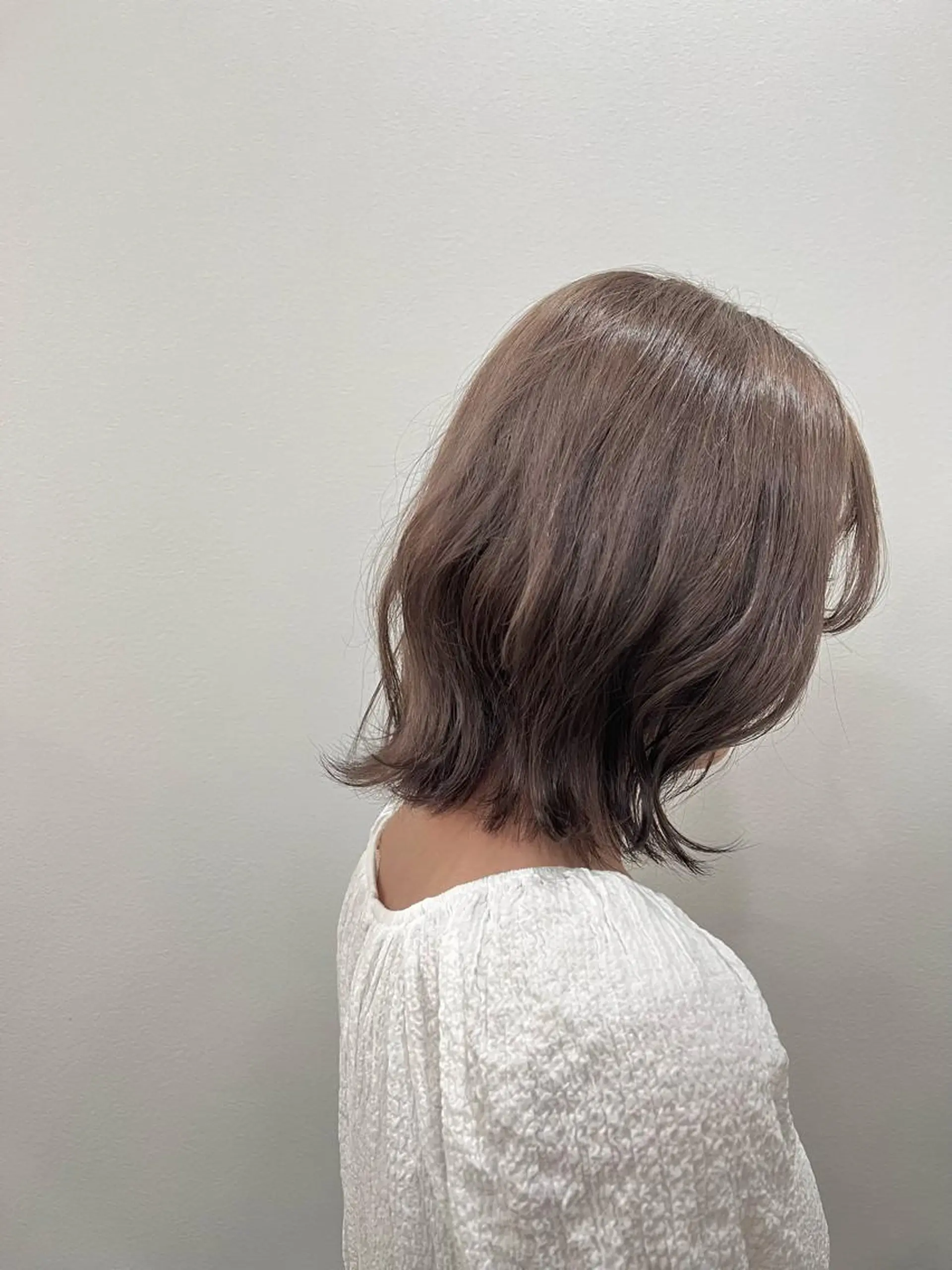 ミディアム カラー ダブルカラー グレージュ ミルクティーグレージュ ヘアカラー 今田 飛奈のヘアスタイル