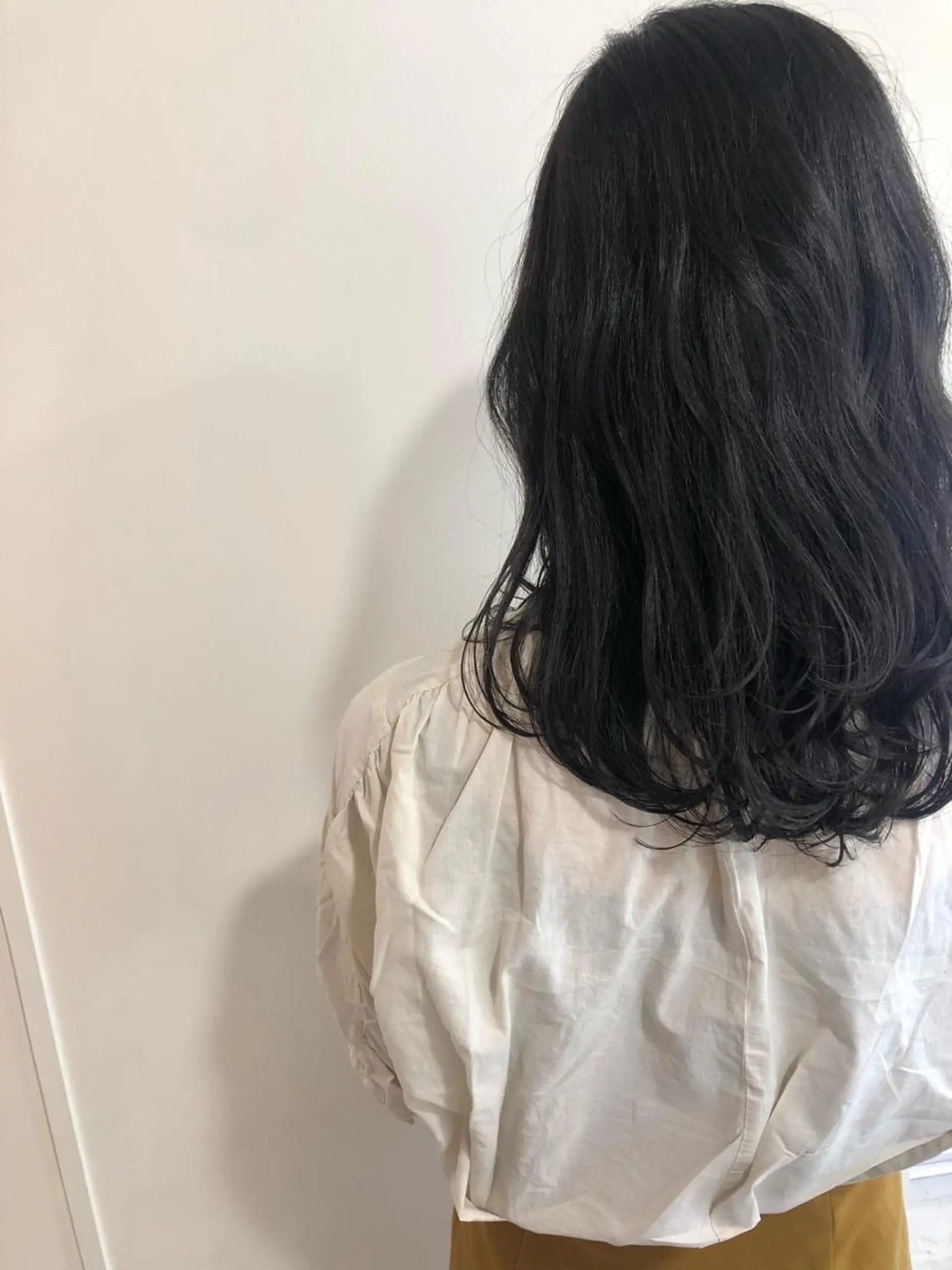 セミロング カラー カット ヘアカラー トリートメント MIOベージュカラー 柔らかいカラーのヘアスタイル