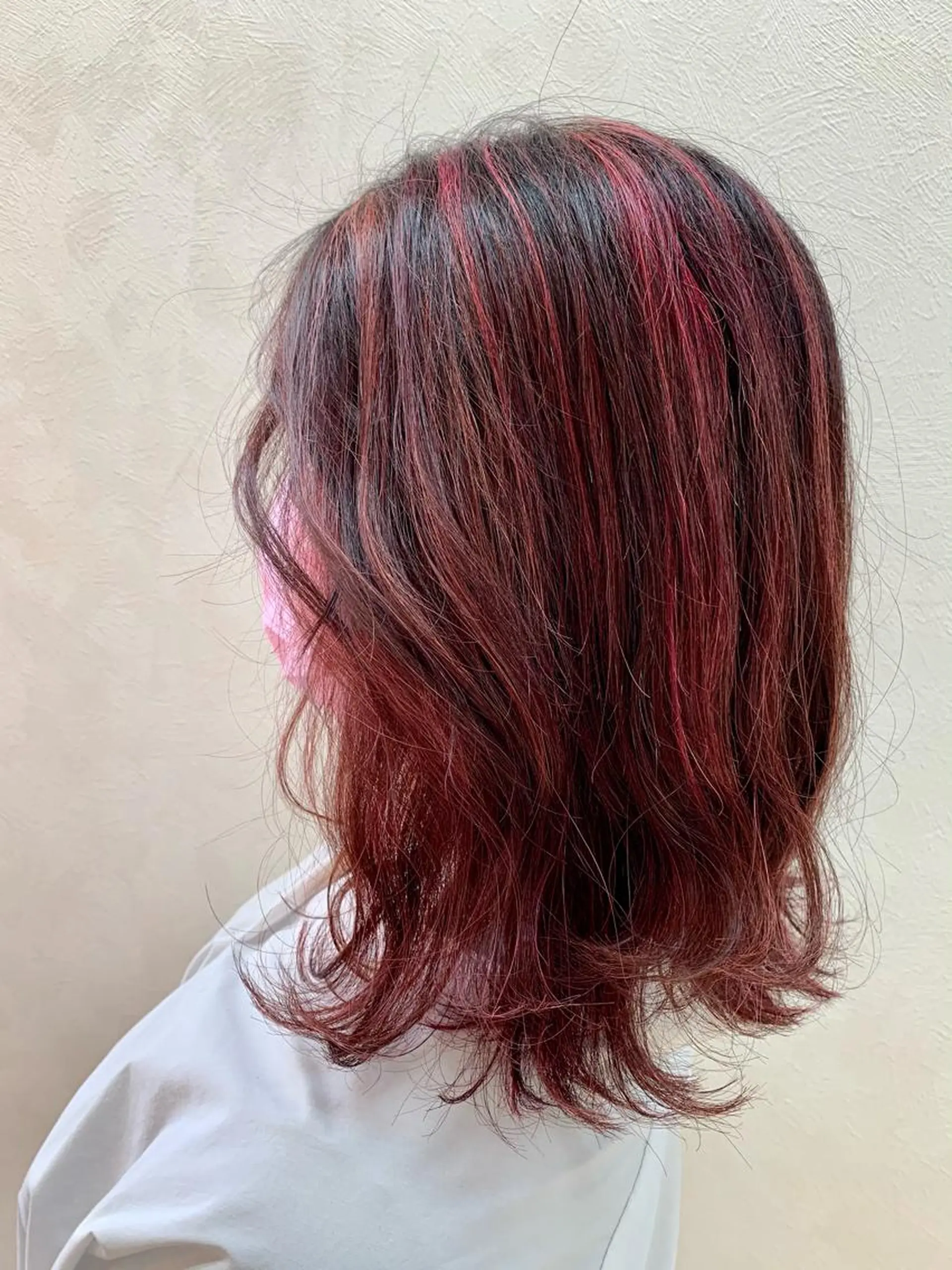 ミディアム カラー ハイライトカラー ピンクカラー ハイライト カット ヘアカラー トリートメント 加藤 遥花のヘアスタイル