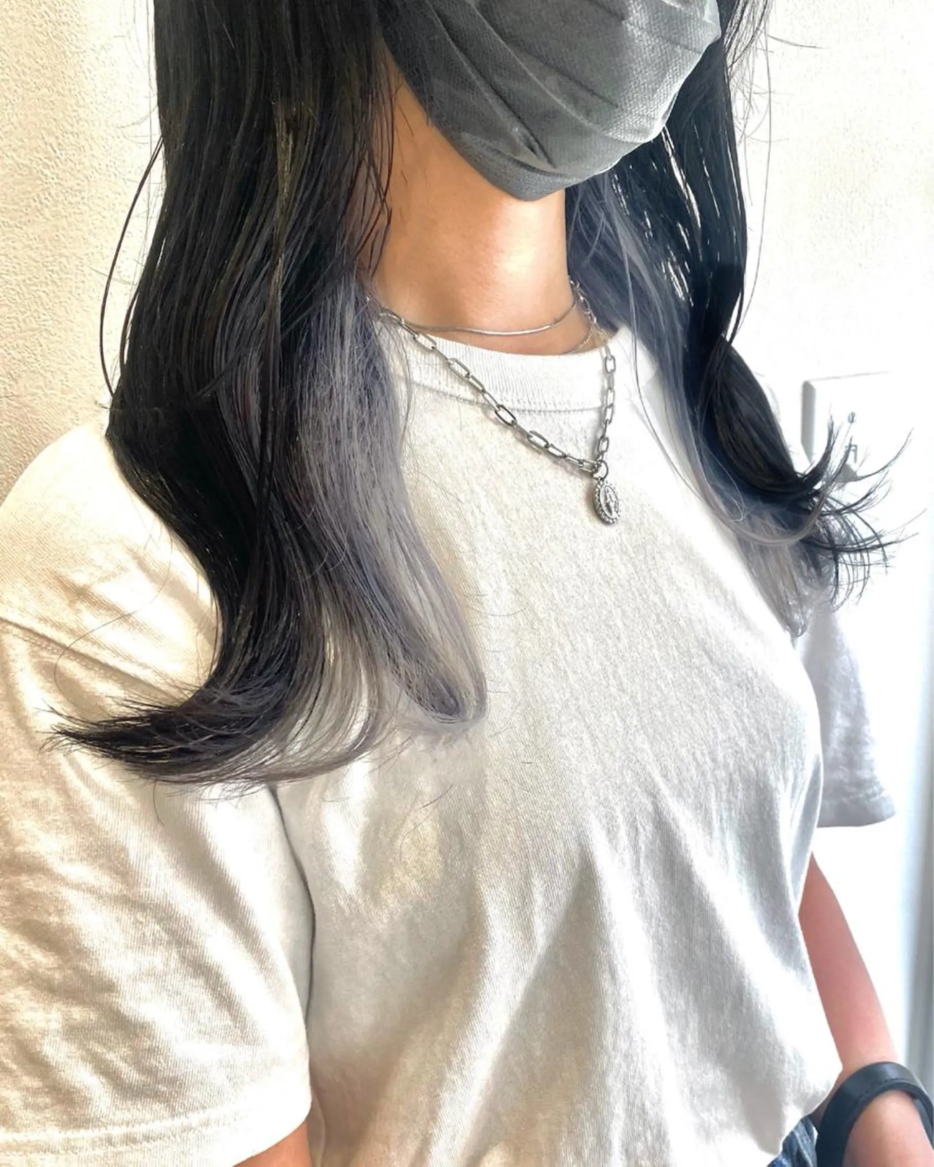 セミロング カラー ブリーチ シルバー ヘアカラー トリートメント RAIMA ケアハイトーンのヘアスタイル