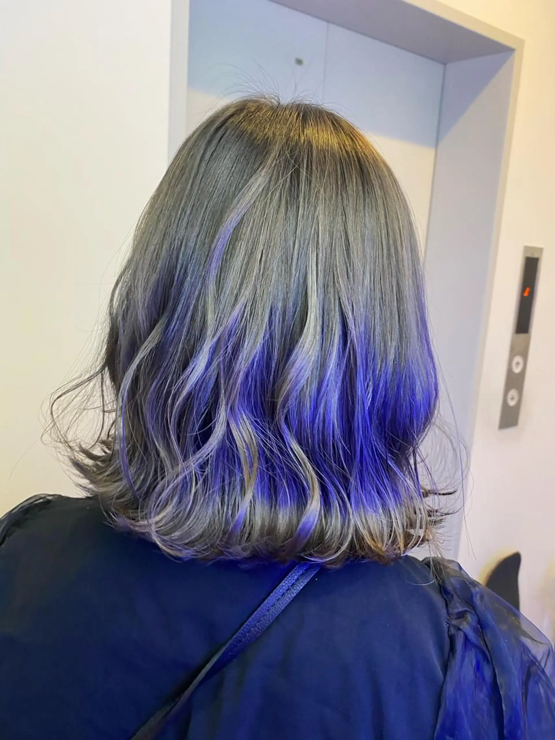 ショート カラー グレージュ シルバー シルバーグレージュ カット ヘアカラー トリートメント scene. haraのヘアスタイル