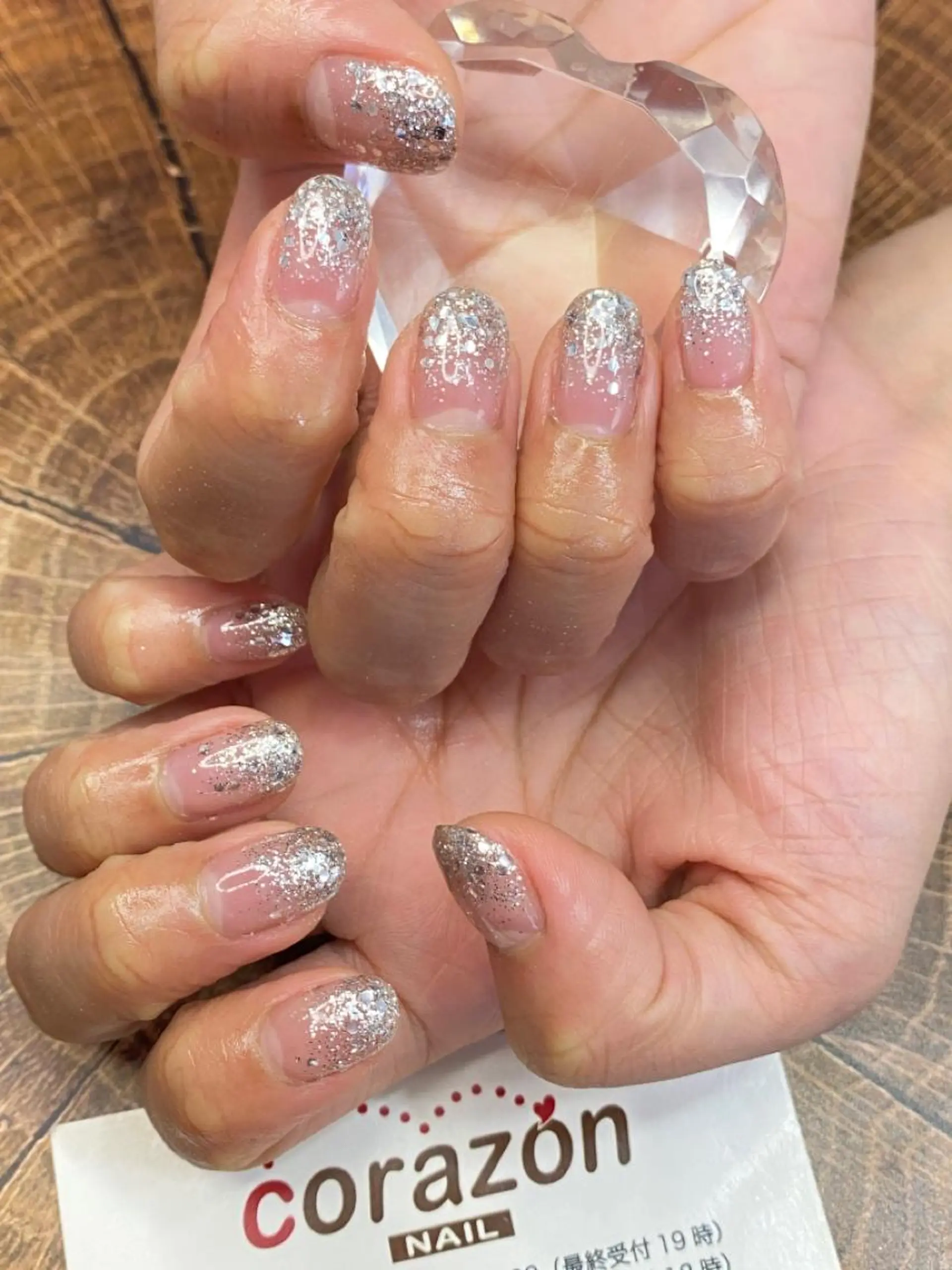 ネイル ジェルネイル グラデーション ラメ(グリッター) ラメグラデーション シルバー ネイリスト aicoのネイルデザイン