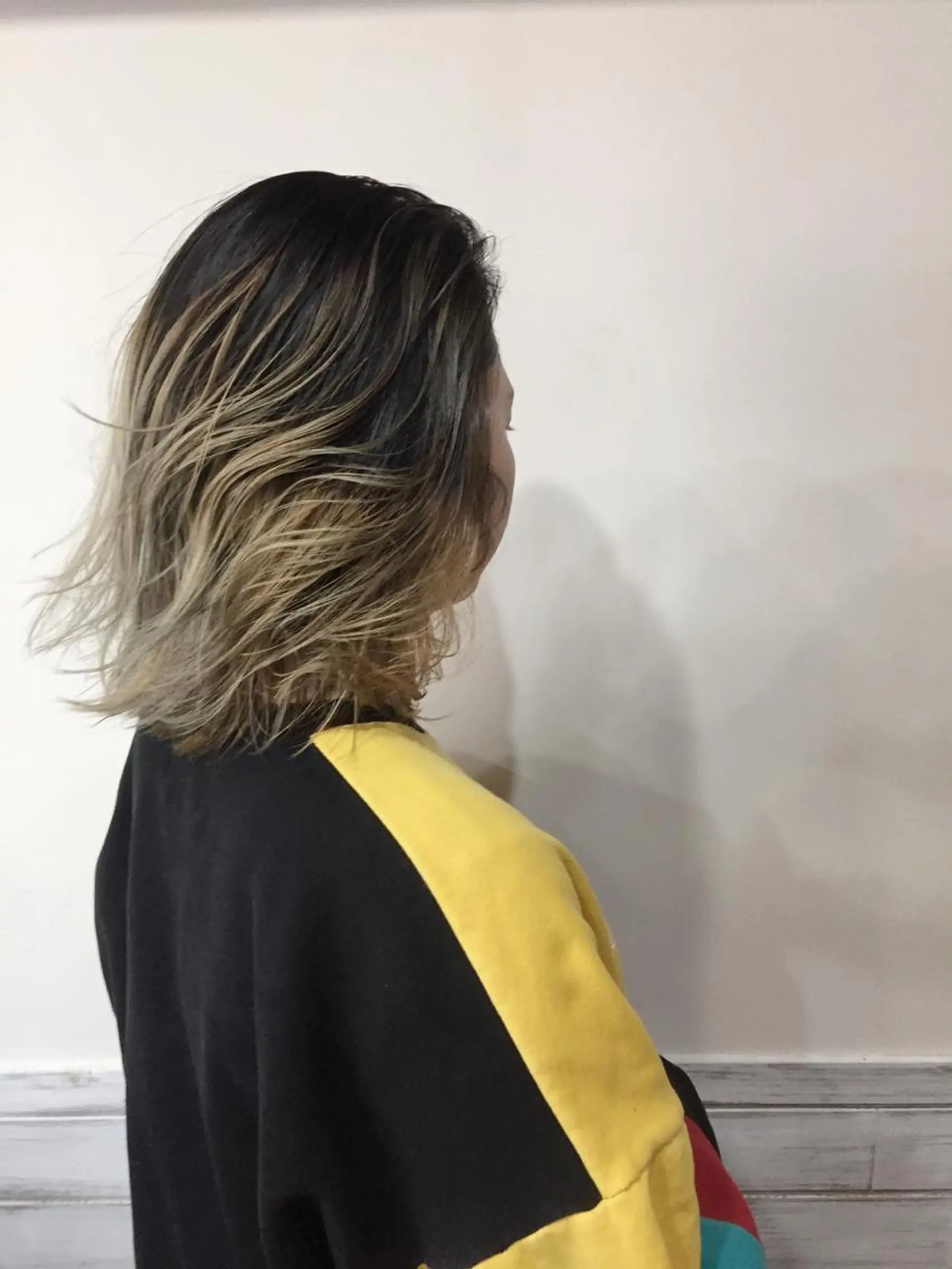 ミディアム カラー バレイヤージュ レイヤーカット ヘアカラー トリートメント ヘアセット カラー特化サロン大阪 ルービック江坂/新城のヘアスタイル