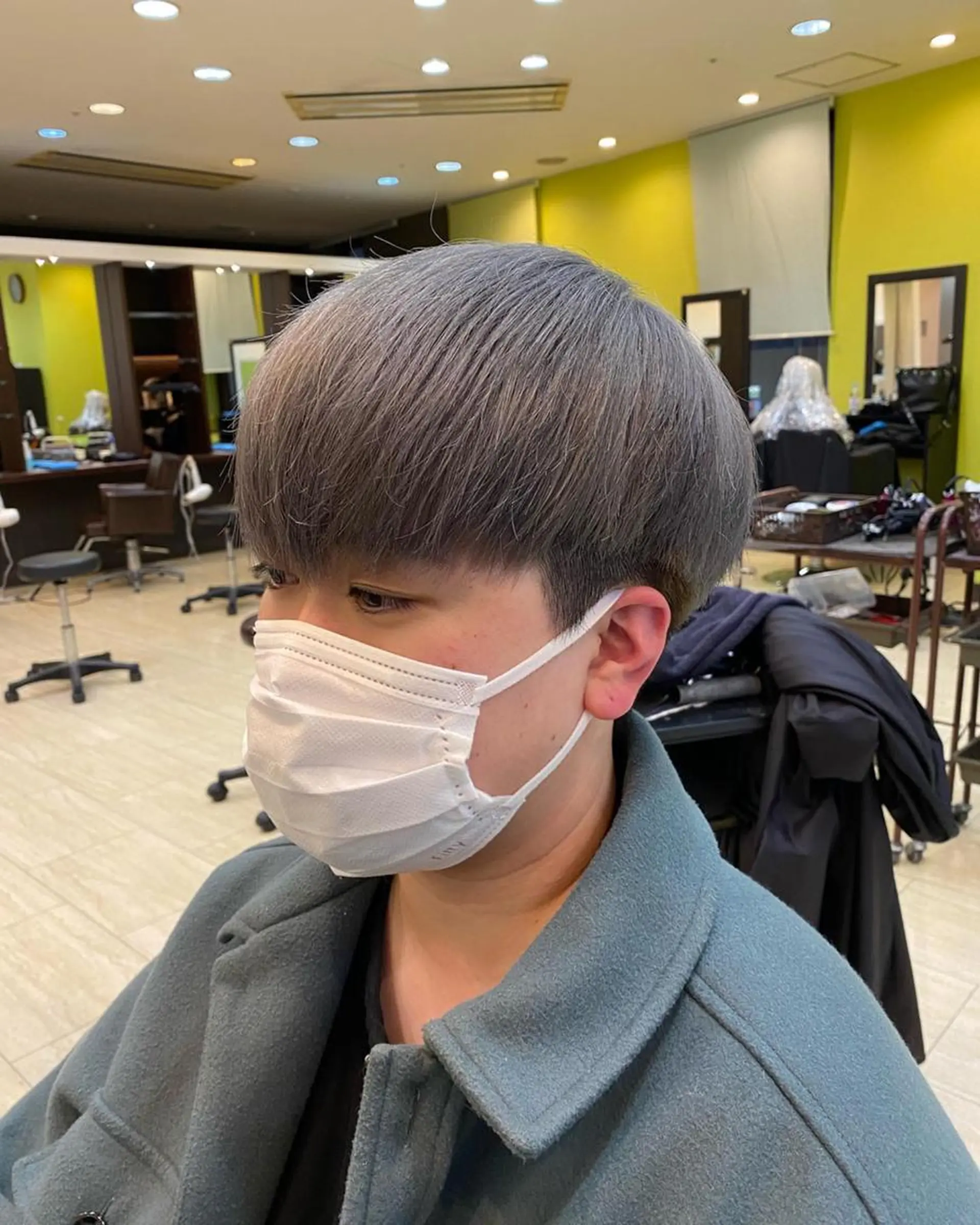 ミディアム カラー シルバー メンズ特化 岸本 阪急六甲サロンドロイのヘアスタイル