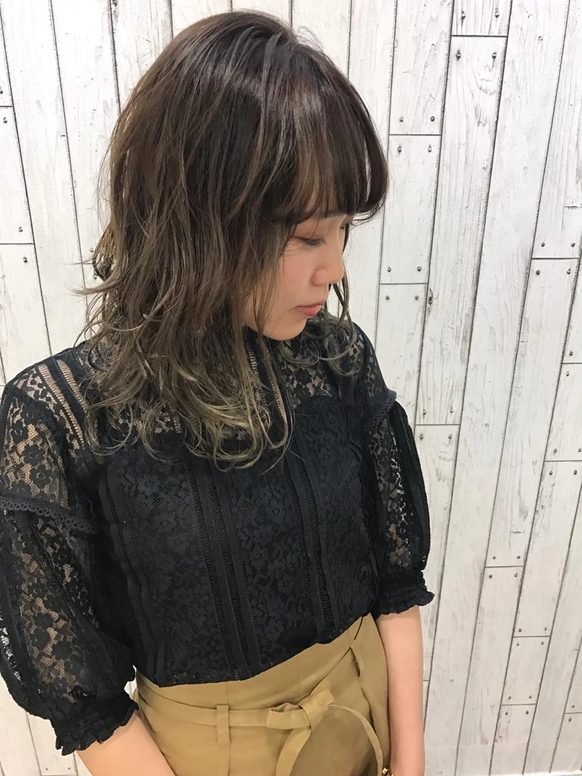 セミロング カラー パーマ アッシュ ベージュカラー グラデーションカラー 🟦メンズパーマ🟦 横浜駅｜小上馬淳司のヘアスタイル