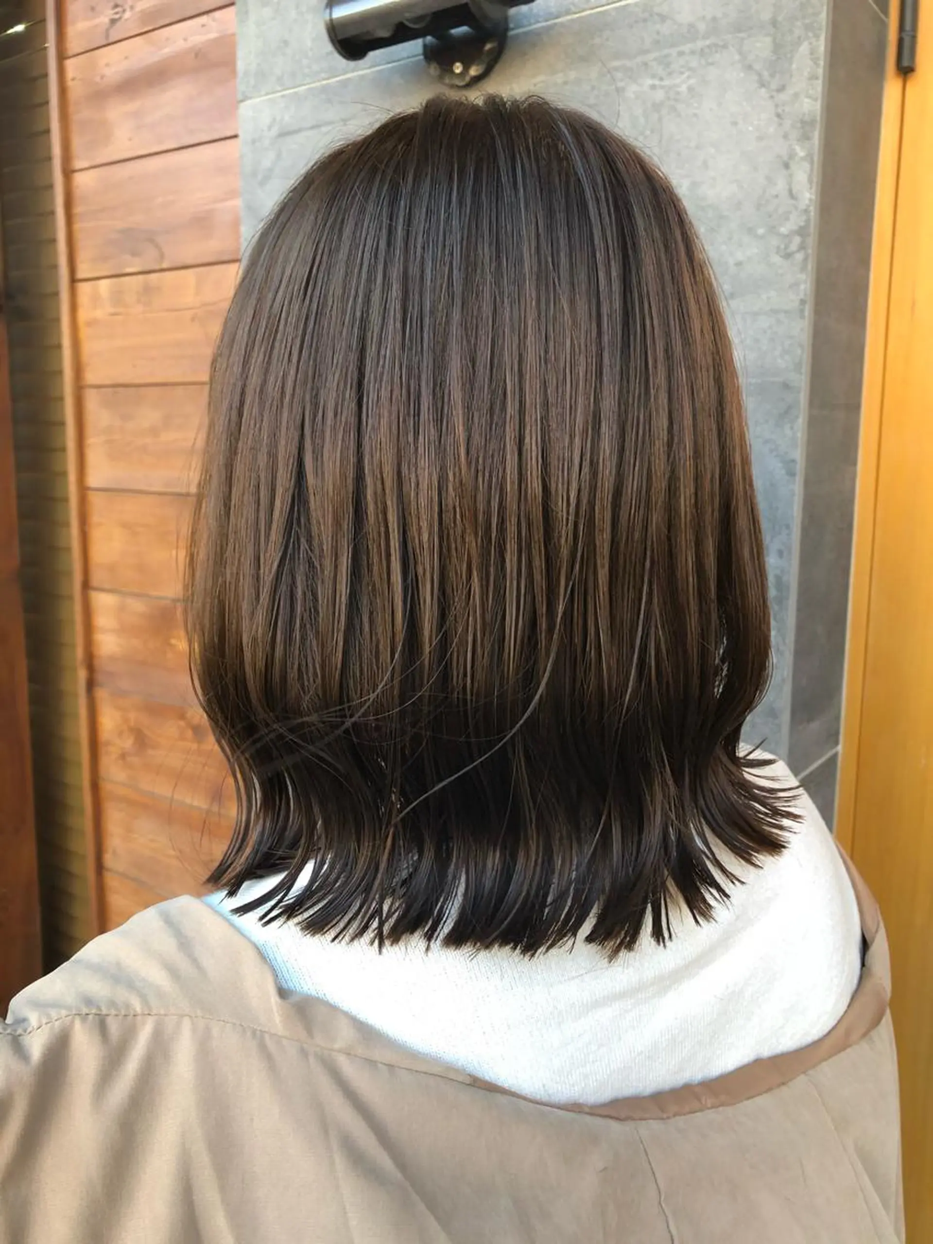 ミディアム カラー 切りっぱなしボブ アッシュ ベージュカラー ボブ 松井 竜輝のヘアスタイル