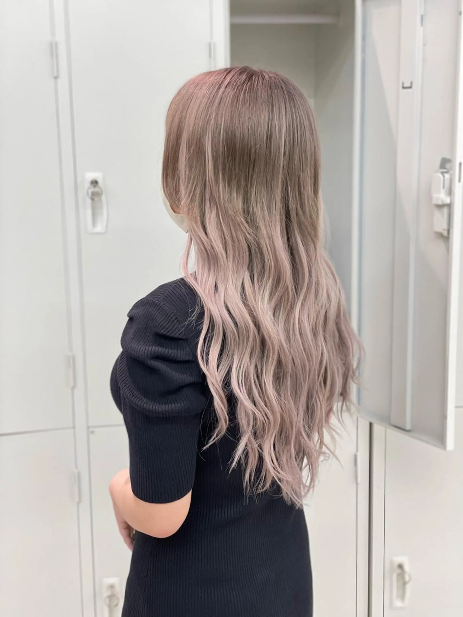 ロング カラー ショーヤ/ブリーチ /エクステのヘアスタイル