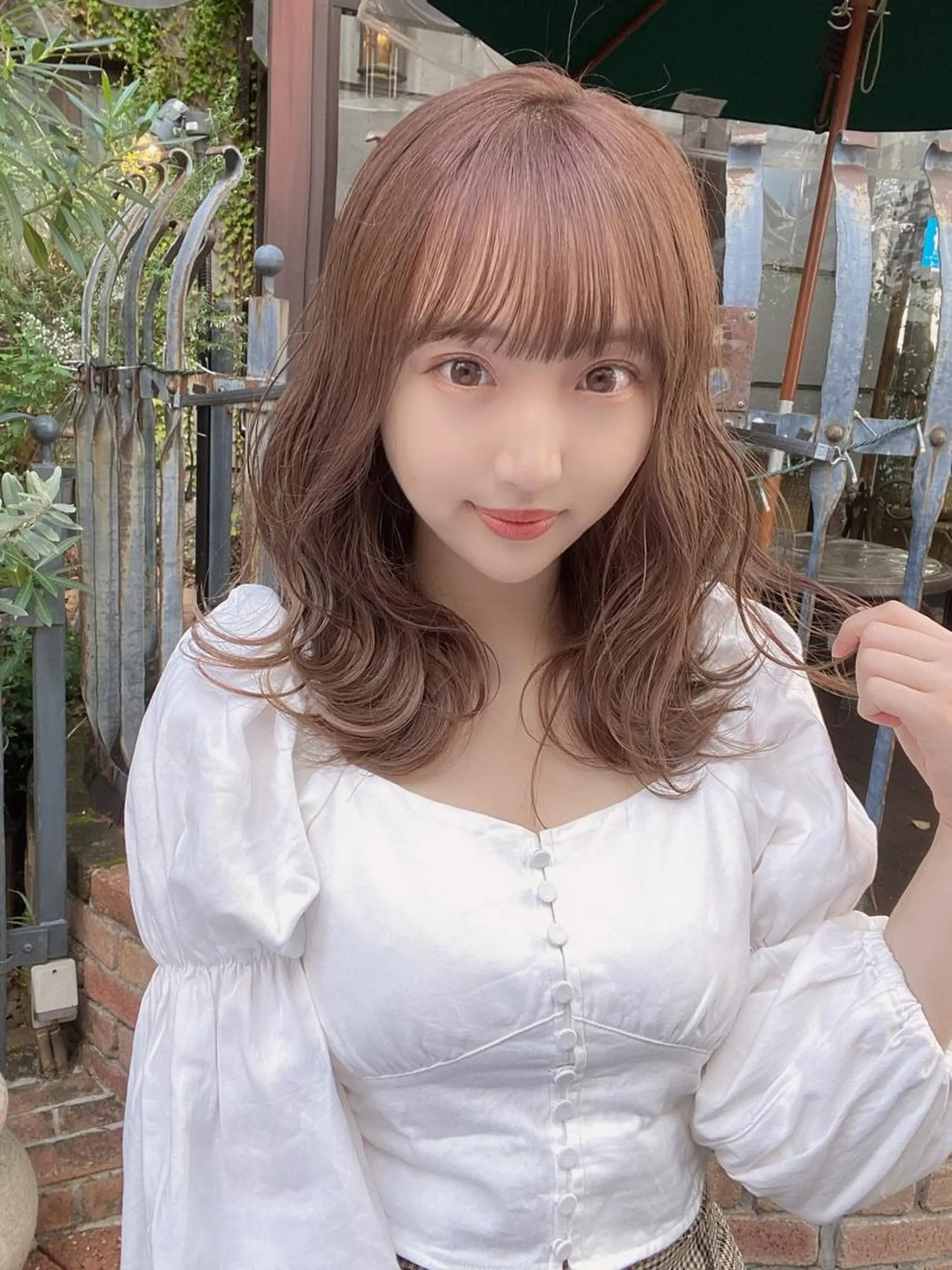 ミディアム カラー ブリーチ ケアブリーチ ダブルカラー イヤリングカラー ハイライトカラー カット ヘアカラー トリートメント 新宿✨顔周りカット 韓国ヘア/坂本亜裟海のヘアスタイル