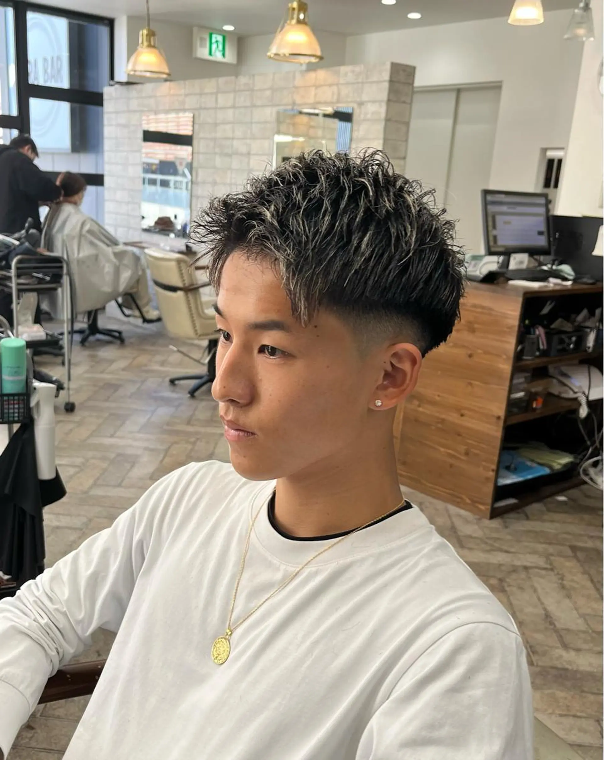 ショート カラー パーマ メンズ フェードカット スキンフェード カット トリートメント ヘアセット メンズサロン ANSWERのヘアスタイル