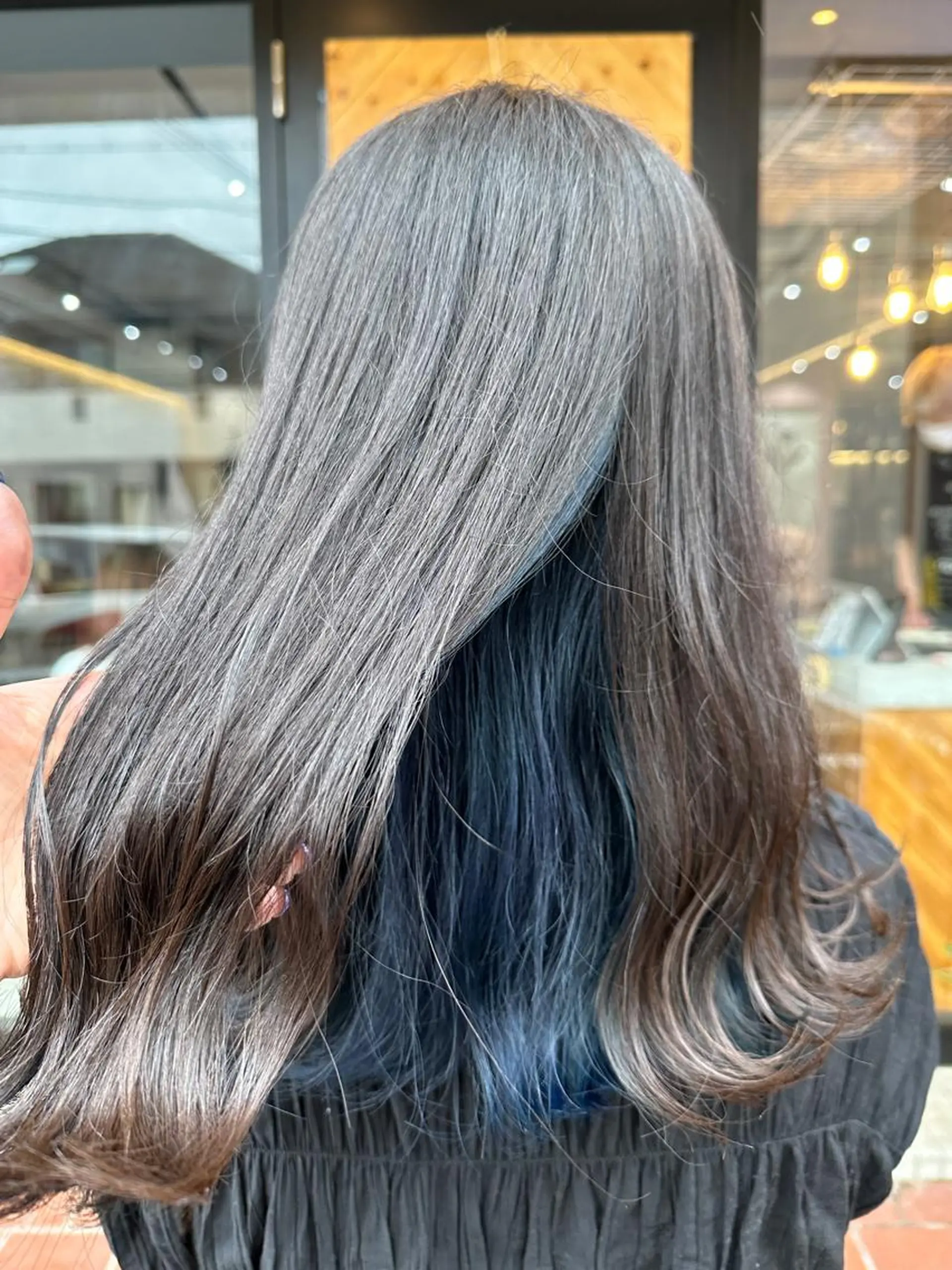 カラー 黒髪 ブルーカラー ブルーブラック インナーカラー 十倉 朱莉のヘアスタイル