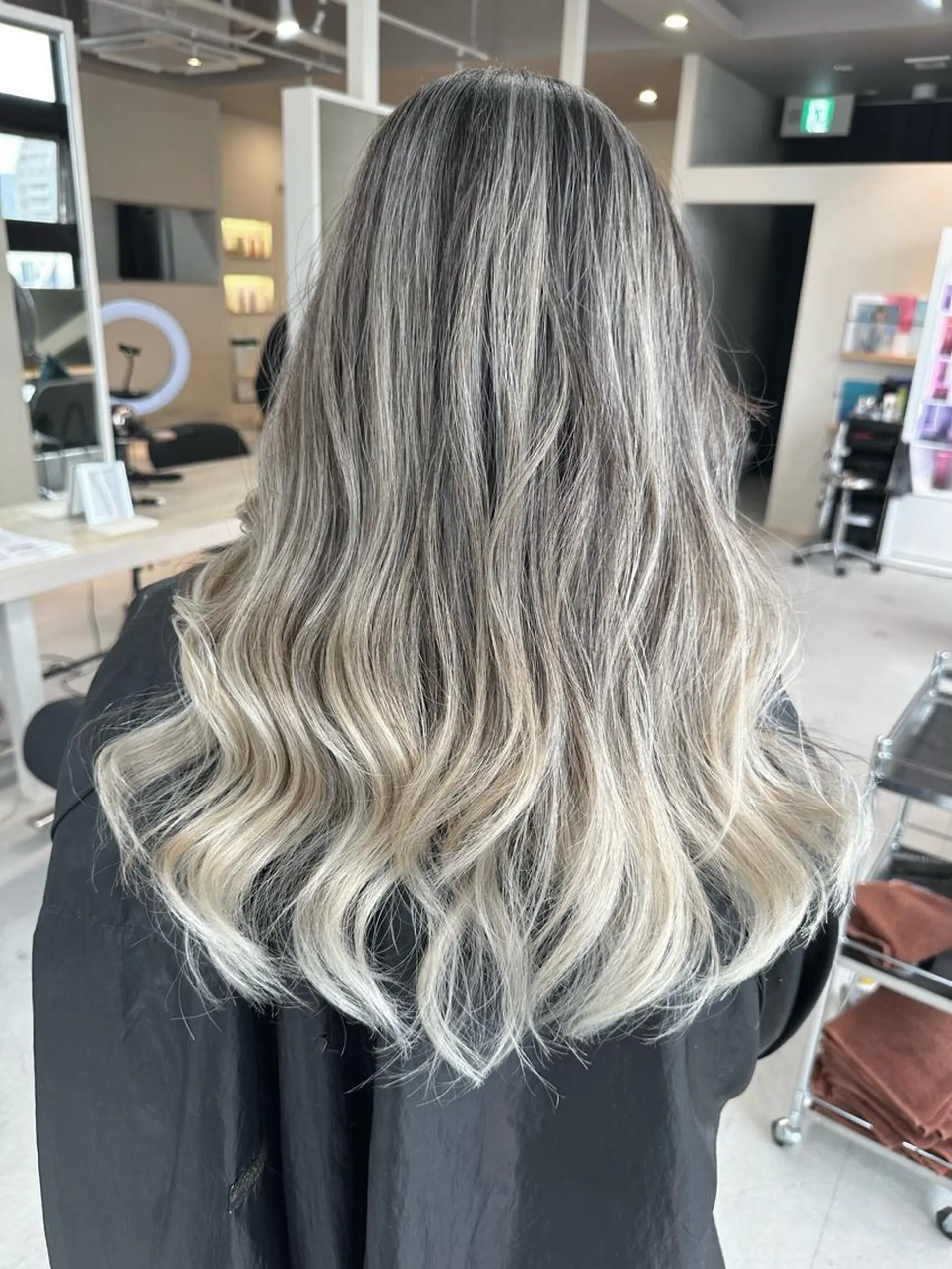 ロング カラー パーマ ヘアアレンジ マツエク・マツパ アイブロウ ヘアカラー トリートメント 井上 一平のヘアスタイル