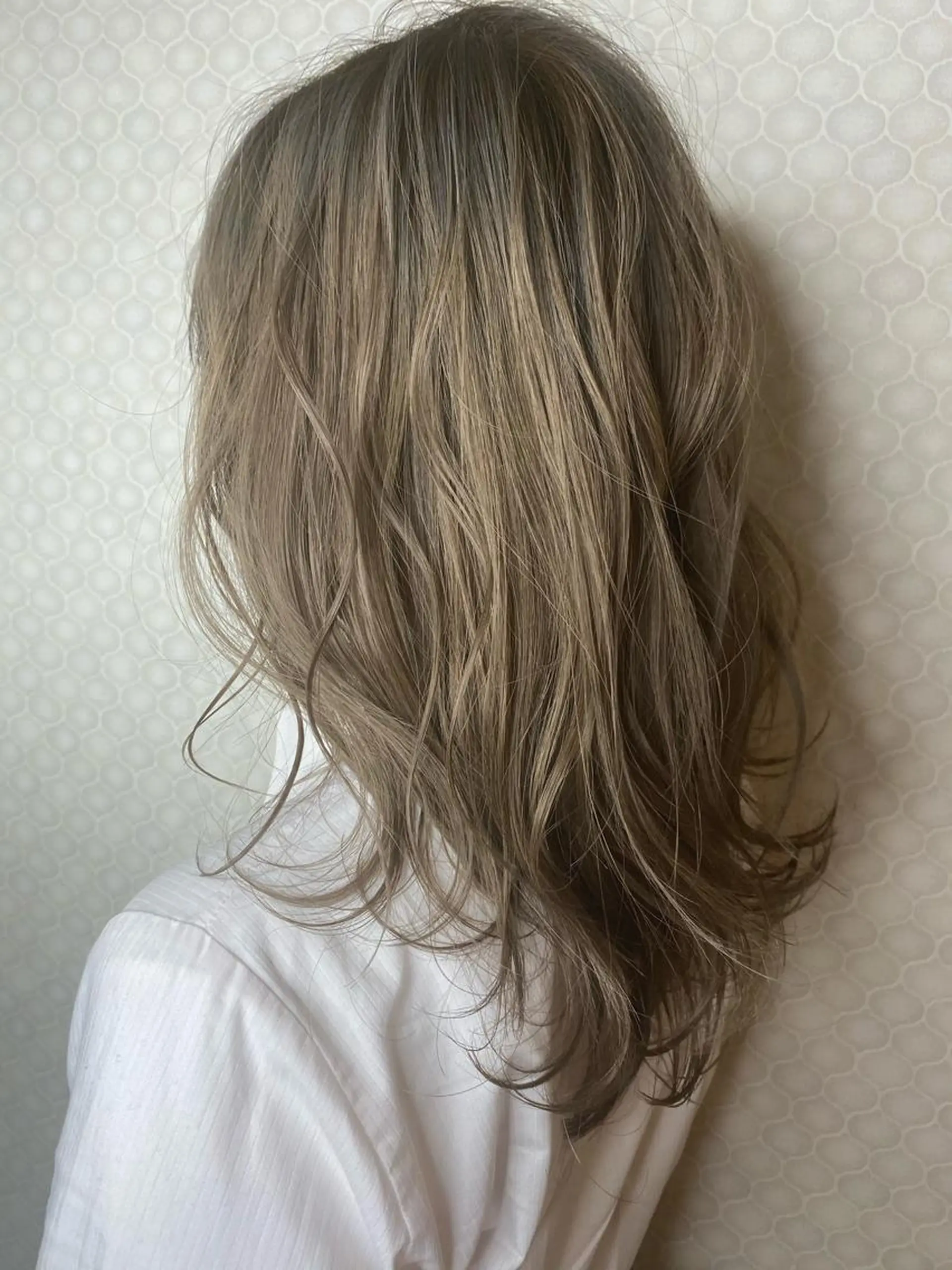 ロング カラー ベージュカラー ブリーチ Birth& Bloom【さあや】のヘアスタイル