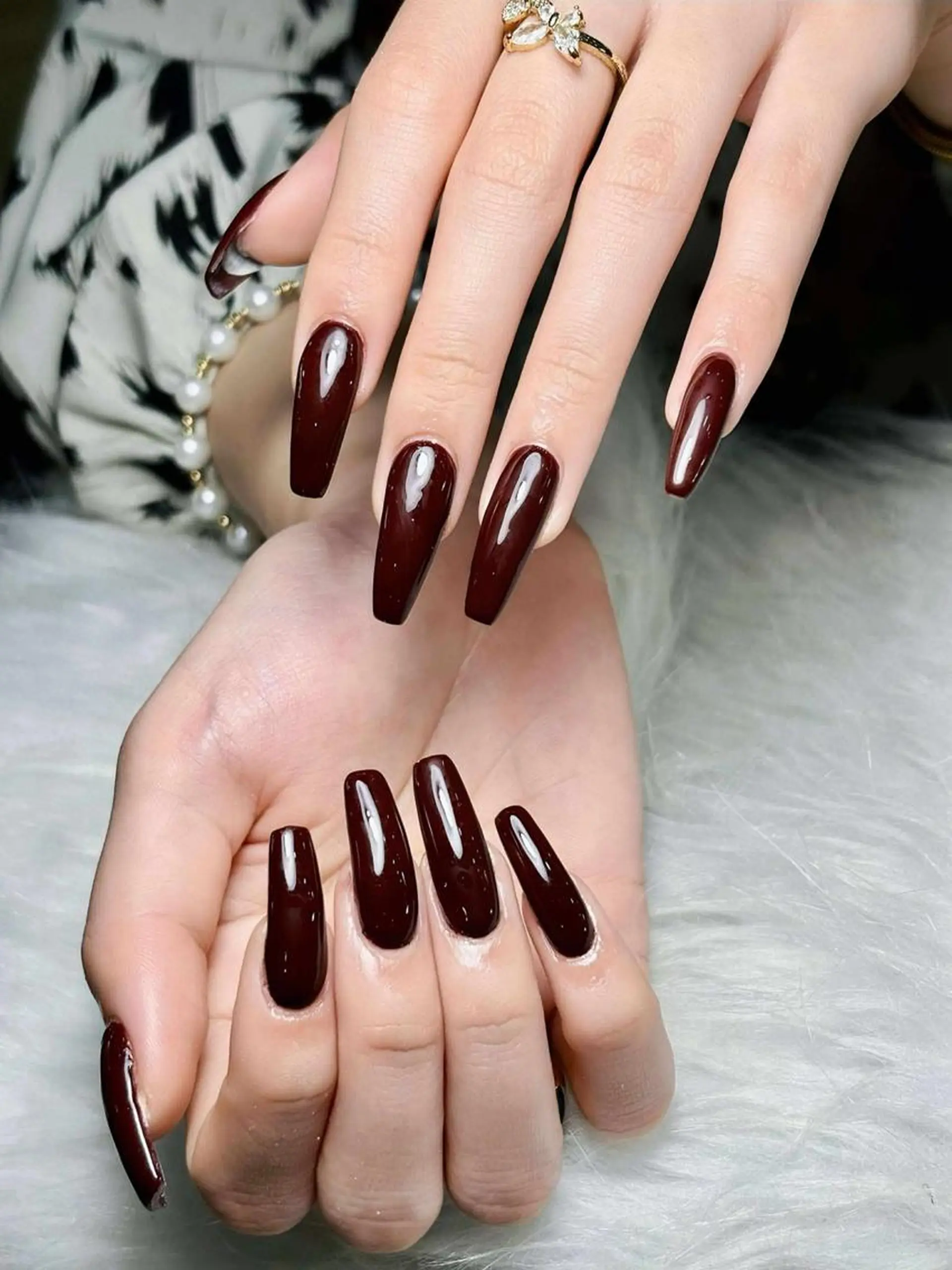 ネイル アートネイル ロングネイル ワンカラーネイル 赤色 シンプルネイル ハンドネイル ヒユ ビューティーのネイルデザイン