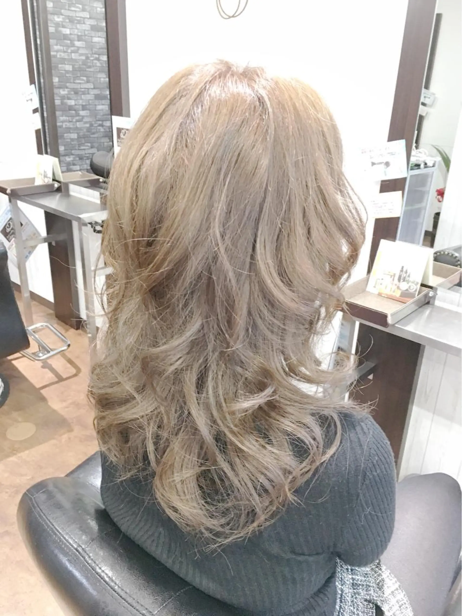 セミロング カラー パーマ セミロングパーマ アッシュ ベージュカラー トリートメント Rise Heart 中村 裕介のヘアスタイル