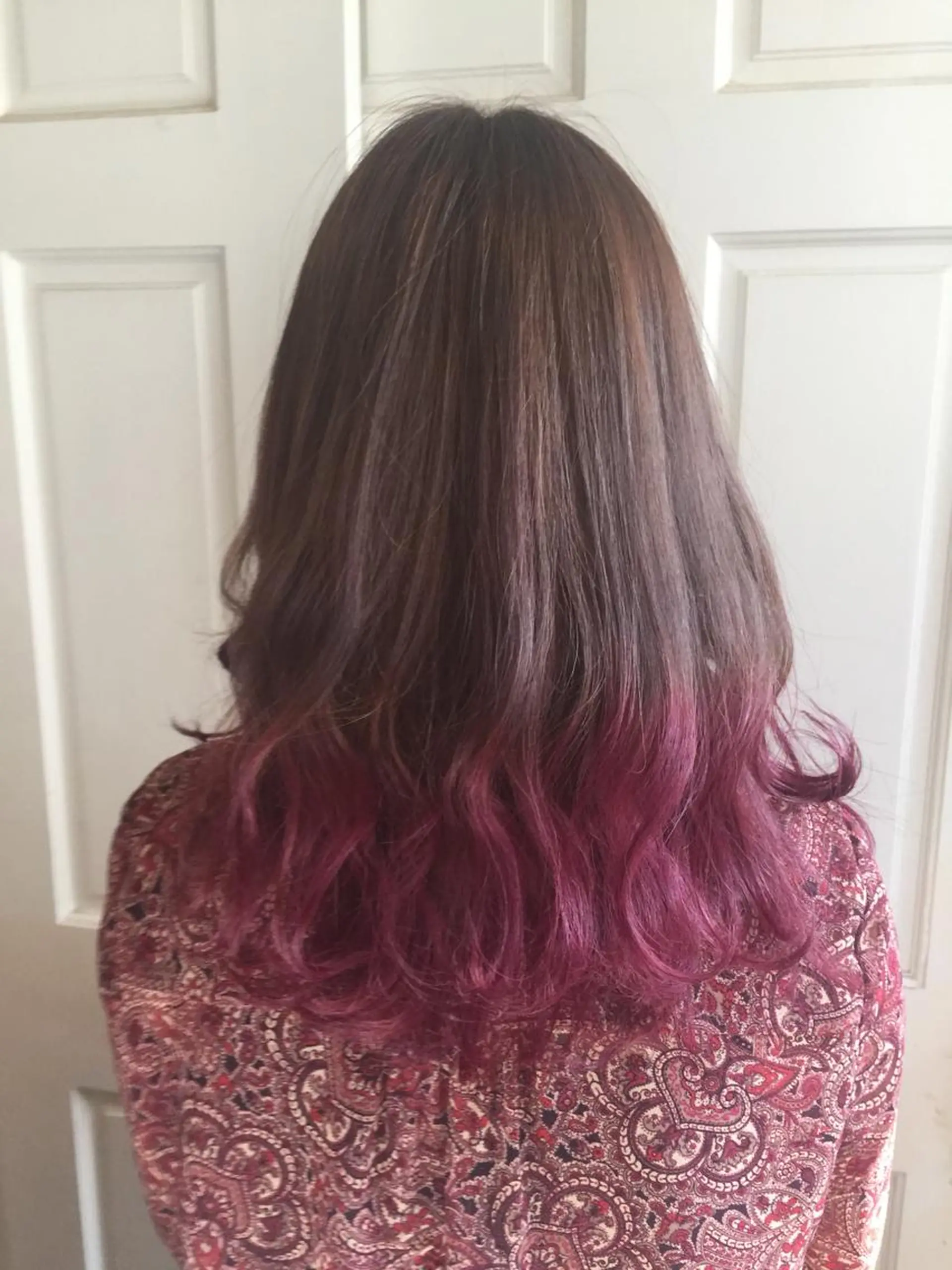 セミロング カラー グラデーションカラー パープルカラー レッドカラー ホワイト&レイヤーカ ットエクステ長畠俊輔のヘアスタイル