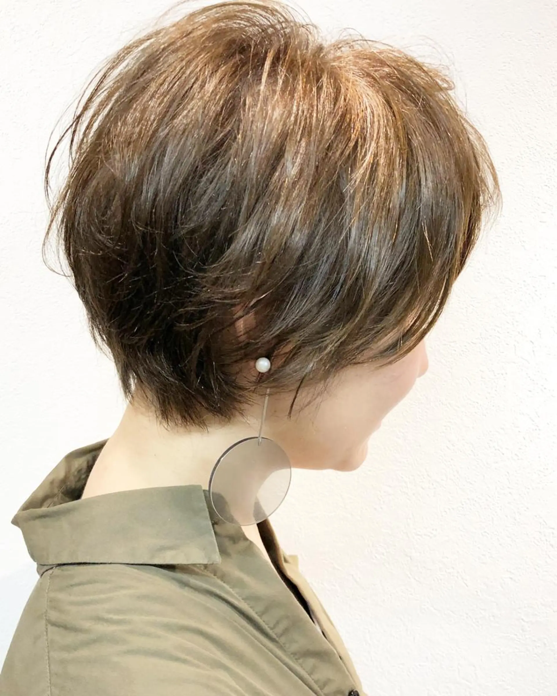 ショート カラー ネイル ブリーチ イルミナカラー 髪質改善 トリートメント ドット 今井 三智也のヘアスタイル