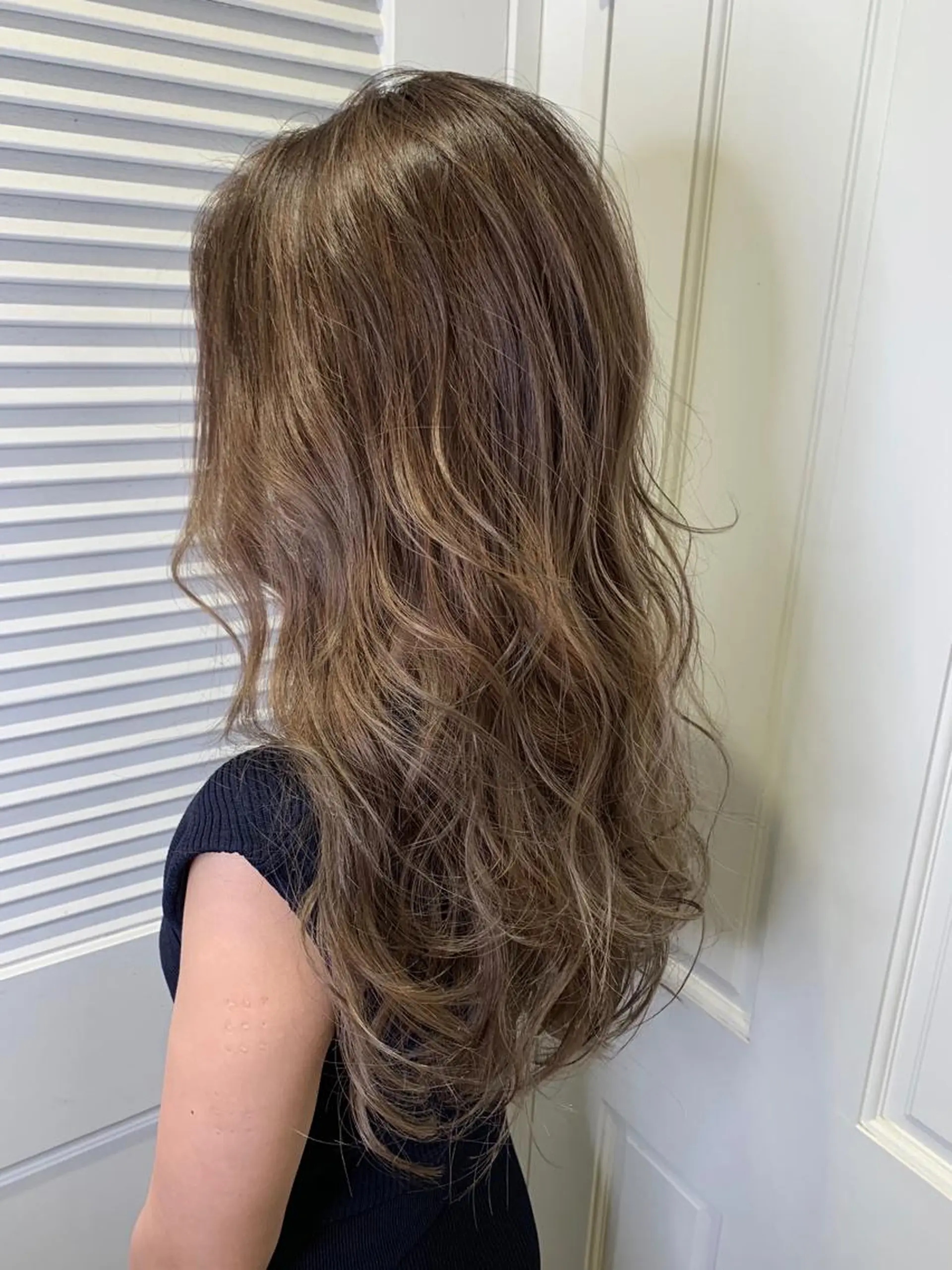 ロング アッシュ ハイライト ヘアカラー トリートメント 渋谷ハイトーン/ デザインカラー阿部のヘアスタイル