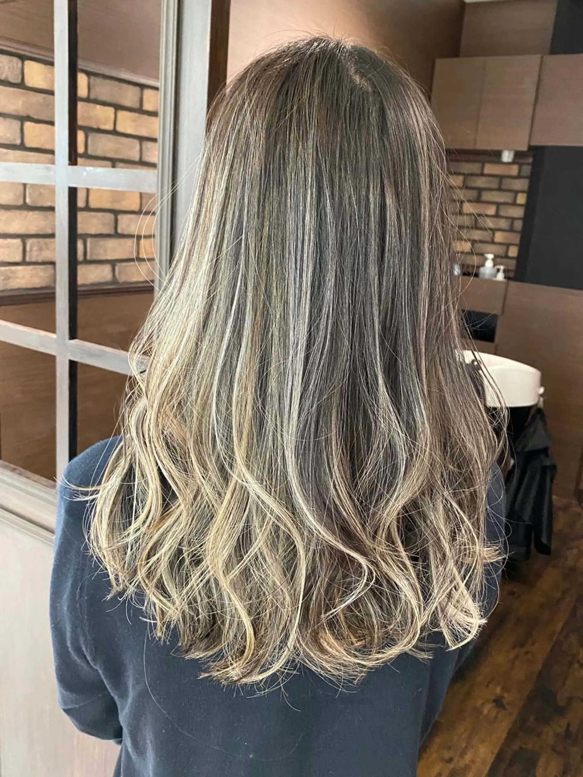 ミディアム ハイライト 白井 秀太郎のヘアスタイル