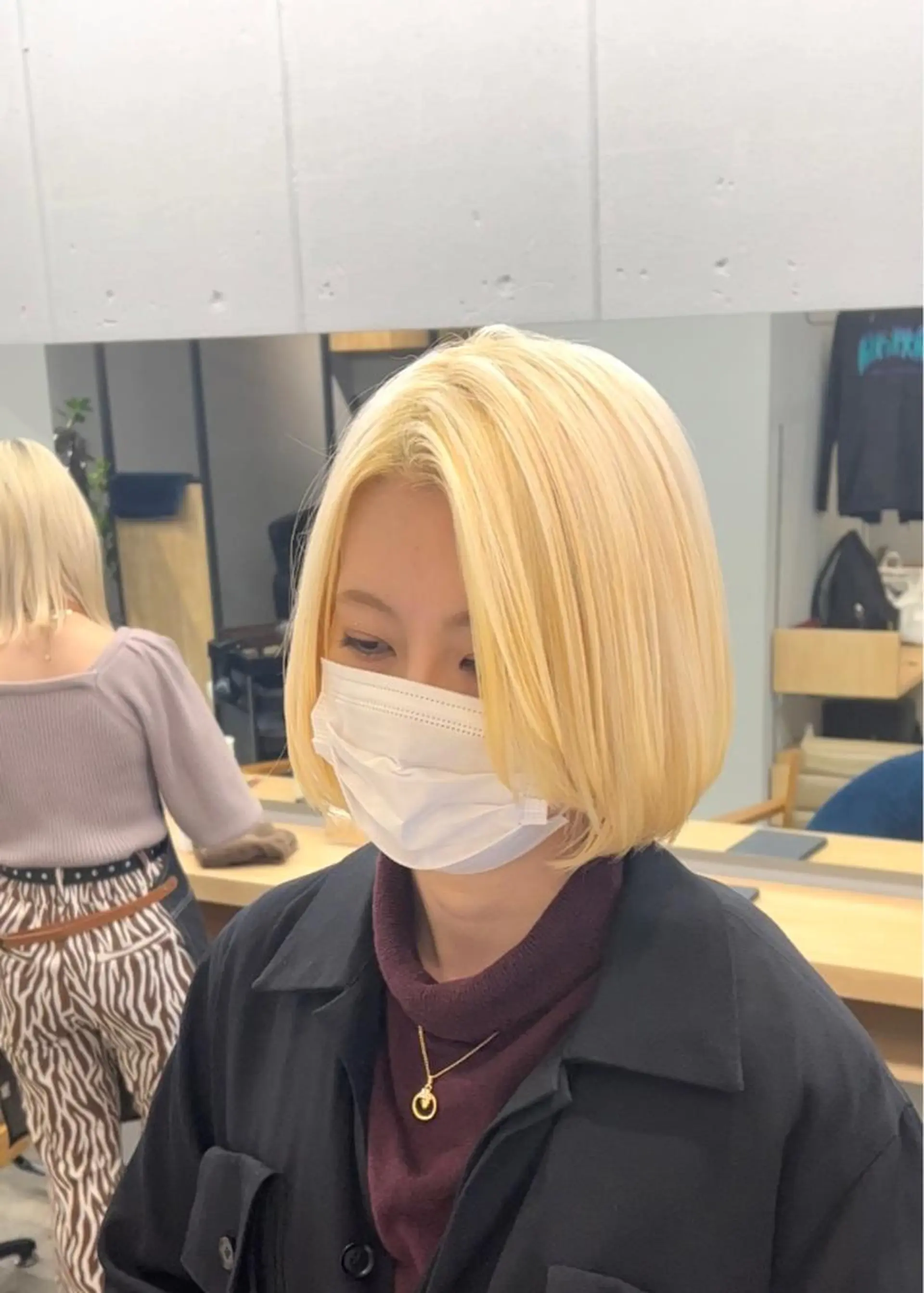 ショート ブリーチ毛の縮毛矯正 ハイトーン/岡本智樹のヘアスタイル