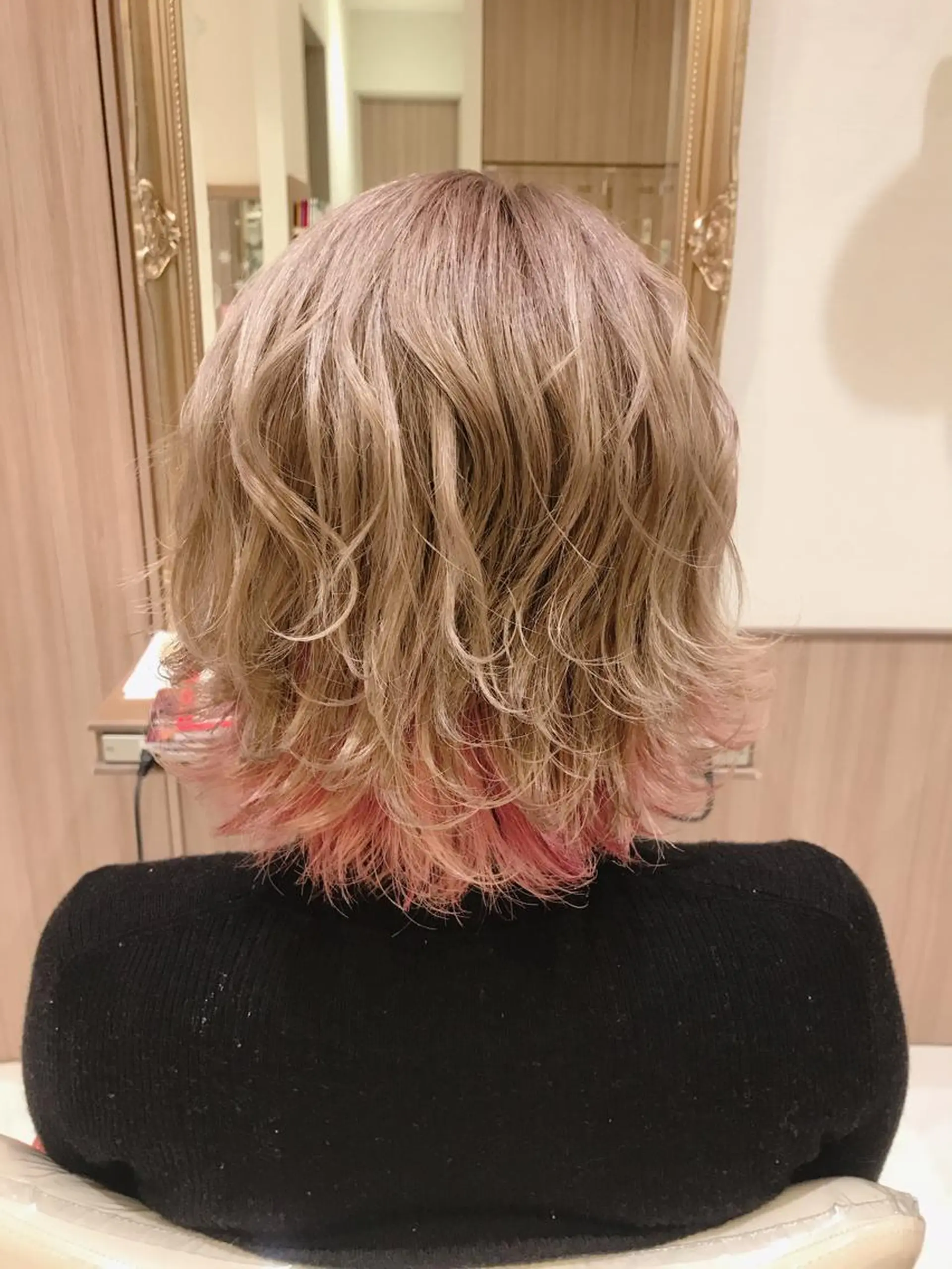 ミディアム カラー 古川 琴美のヘアスタイル