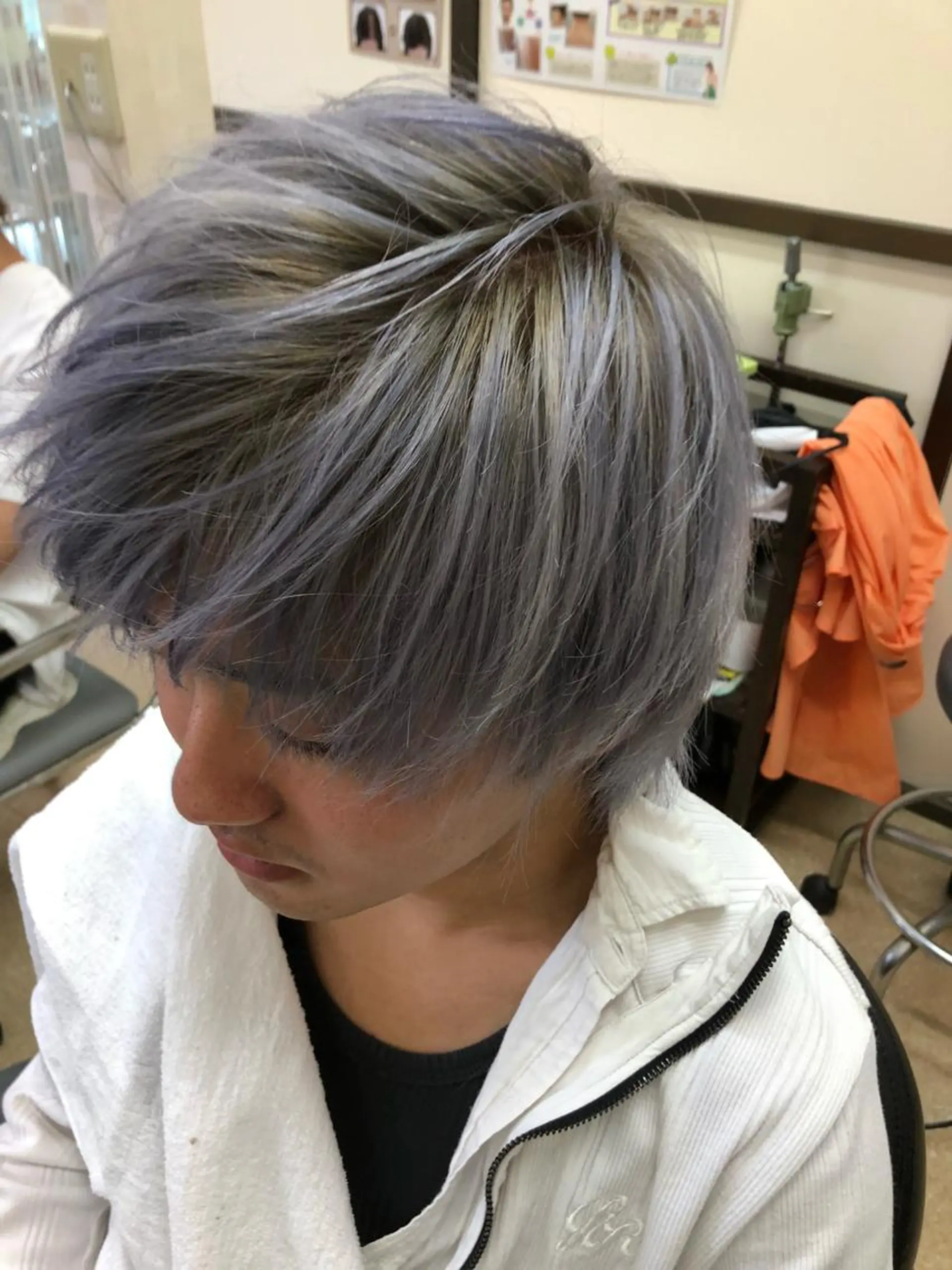 カラー グレージュ ラベンダーカラー 石塚 浩のヘアスタイル