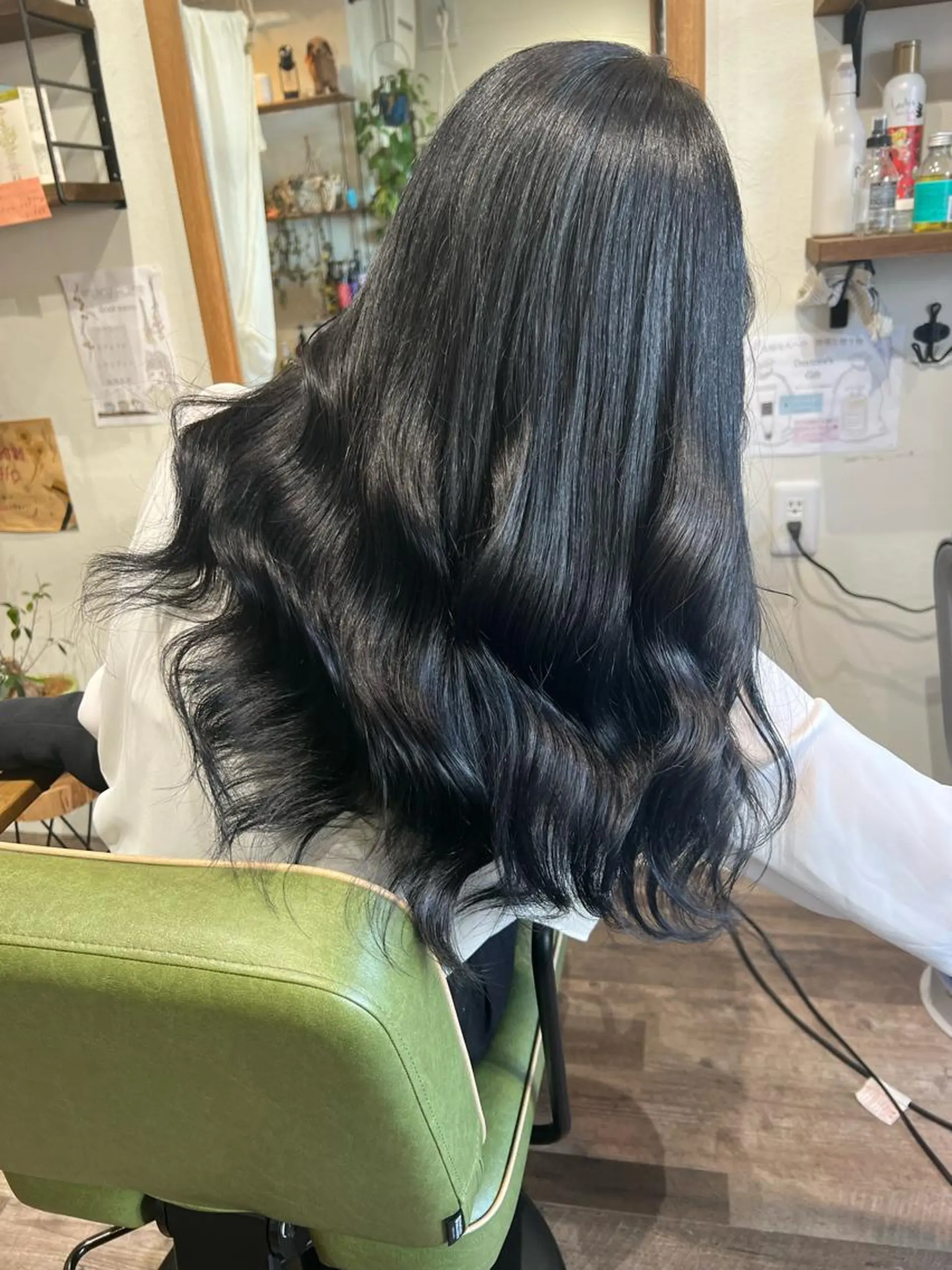 ロング カラー 黒髪 ブルーカラー ブルーブラック ラベンダーカラー カラーパティシエ facce🌼ikoのヘアスタイル