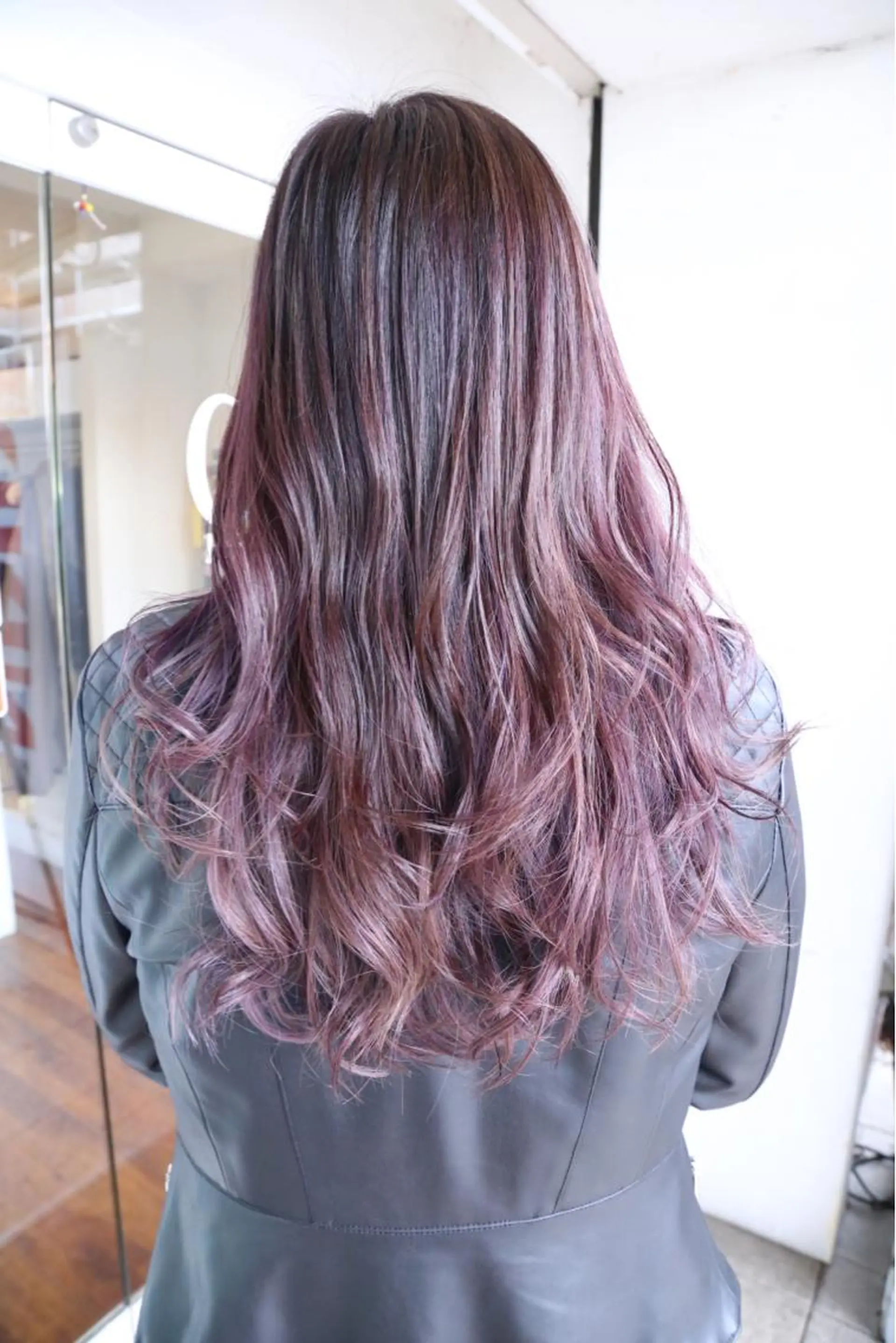 ロング パープルカラー レイヤーカット 限定1名撮影モデル 村中衣里のヘアスタイル