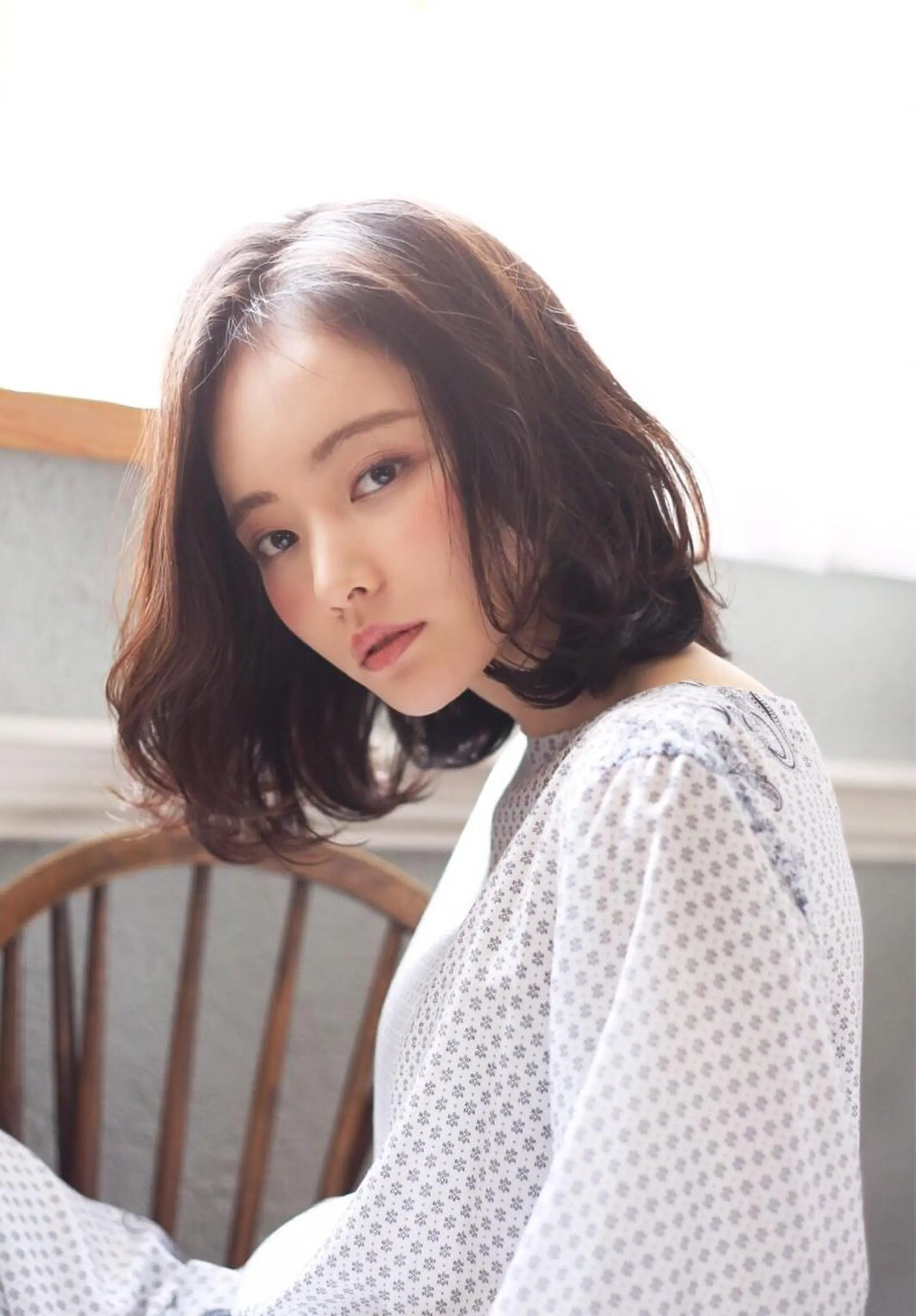 ミディアム カラー パーマ ぱつっとボブ/ 小野あかねのヘアスタイル