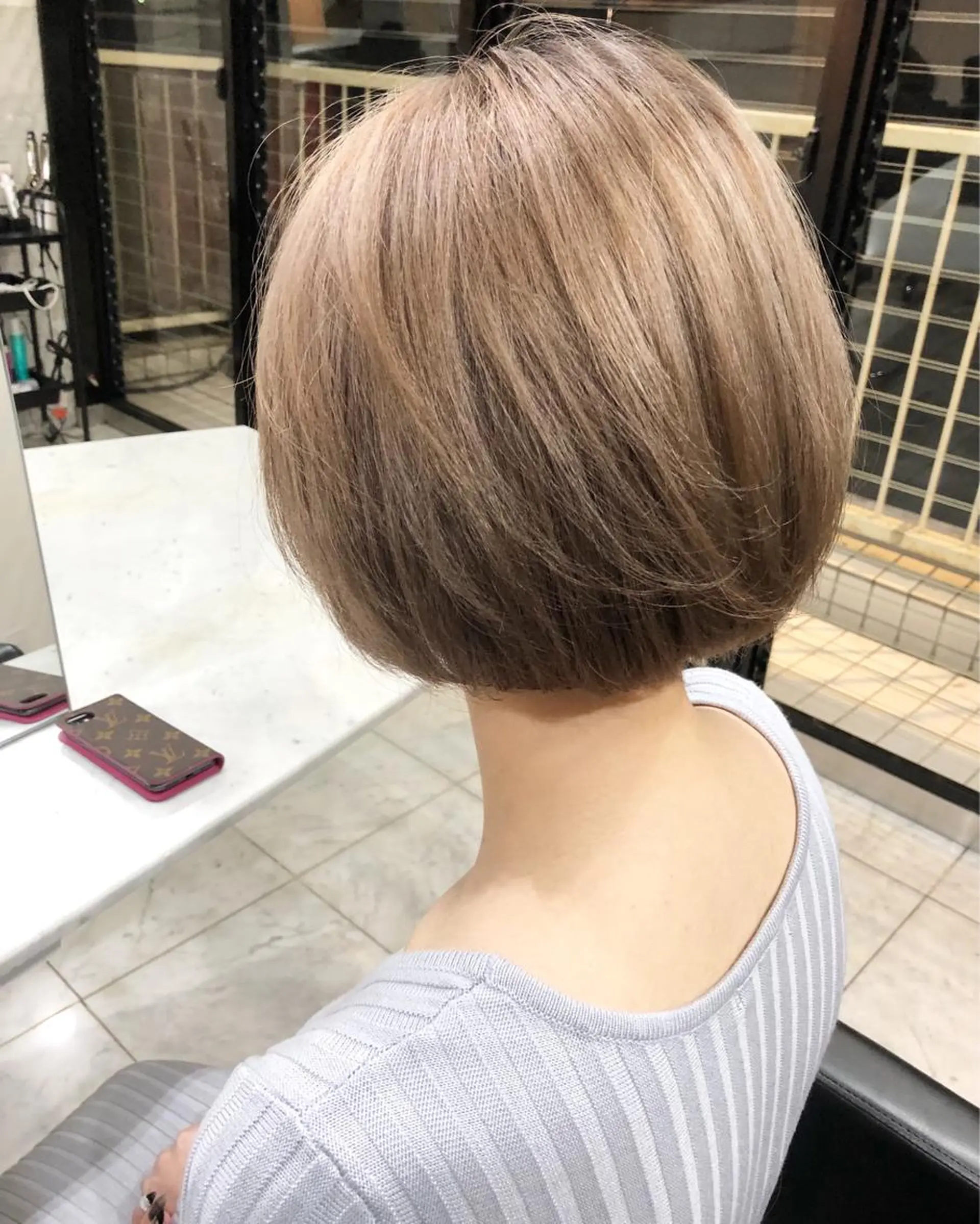 ショート カラー ベージュカラー レイヤーカット BLend 渋谷のヘアスタイル