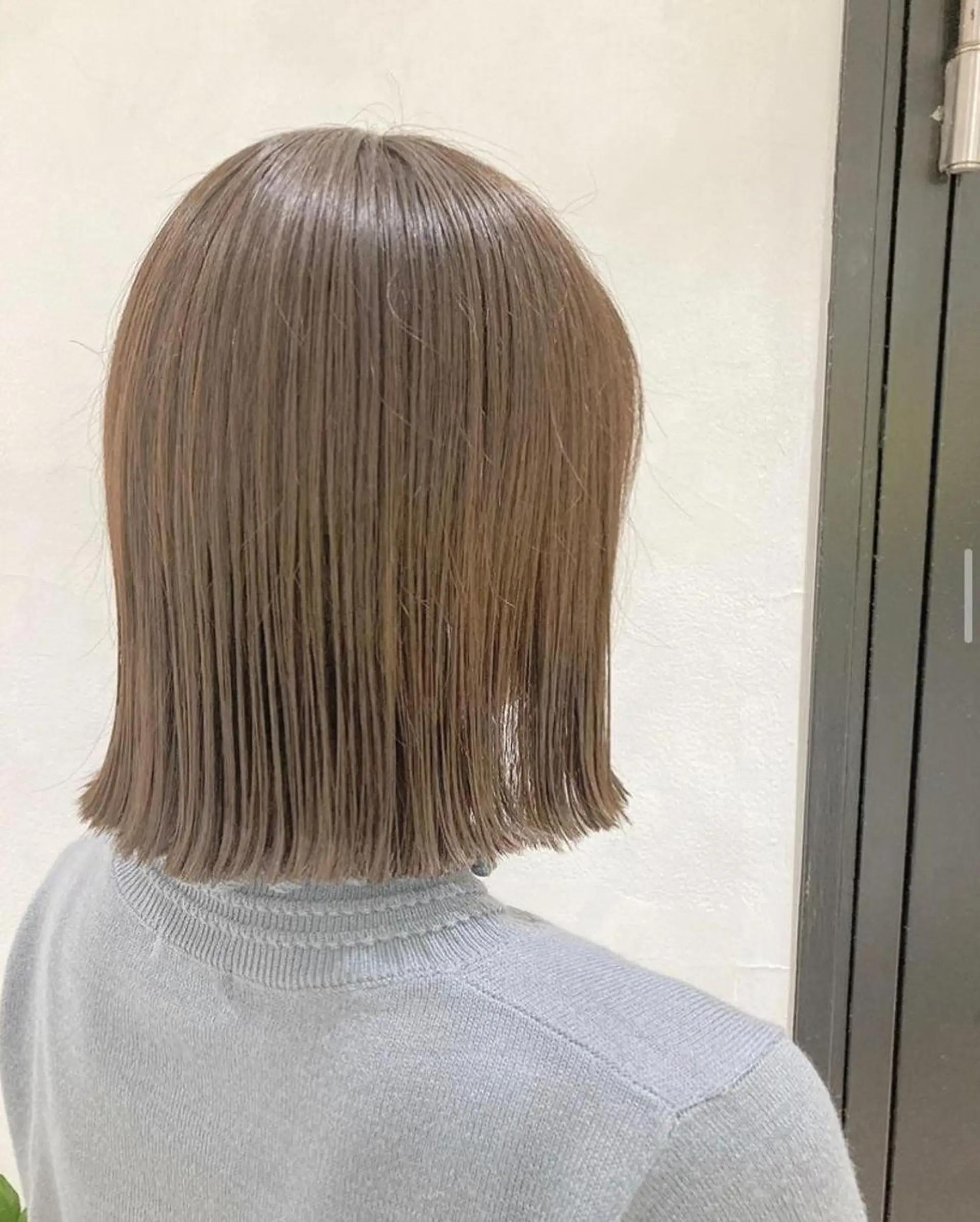 ショート カラー ヘアアレンジ 切りっぱなしボブ 透明感カラー グレージュ ボブ 顔周りカット エグチ アキラのヘアスタイル