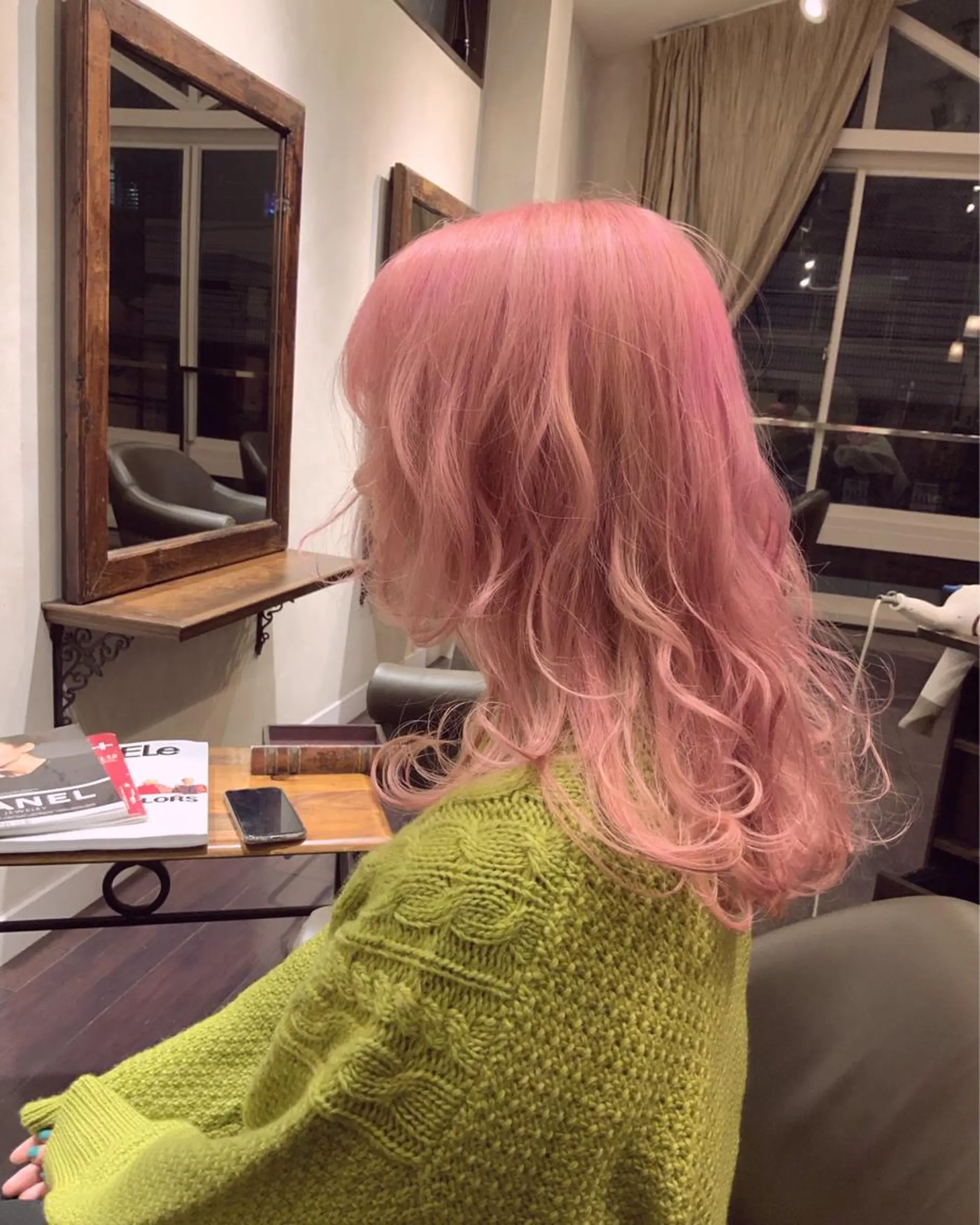 ロング カラー ハイトーンカラー ピンクカラー roost 優のヘアスタイル