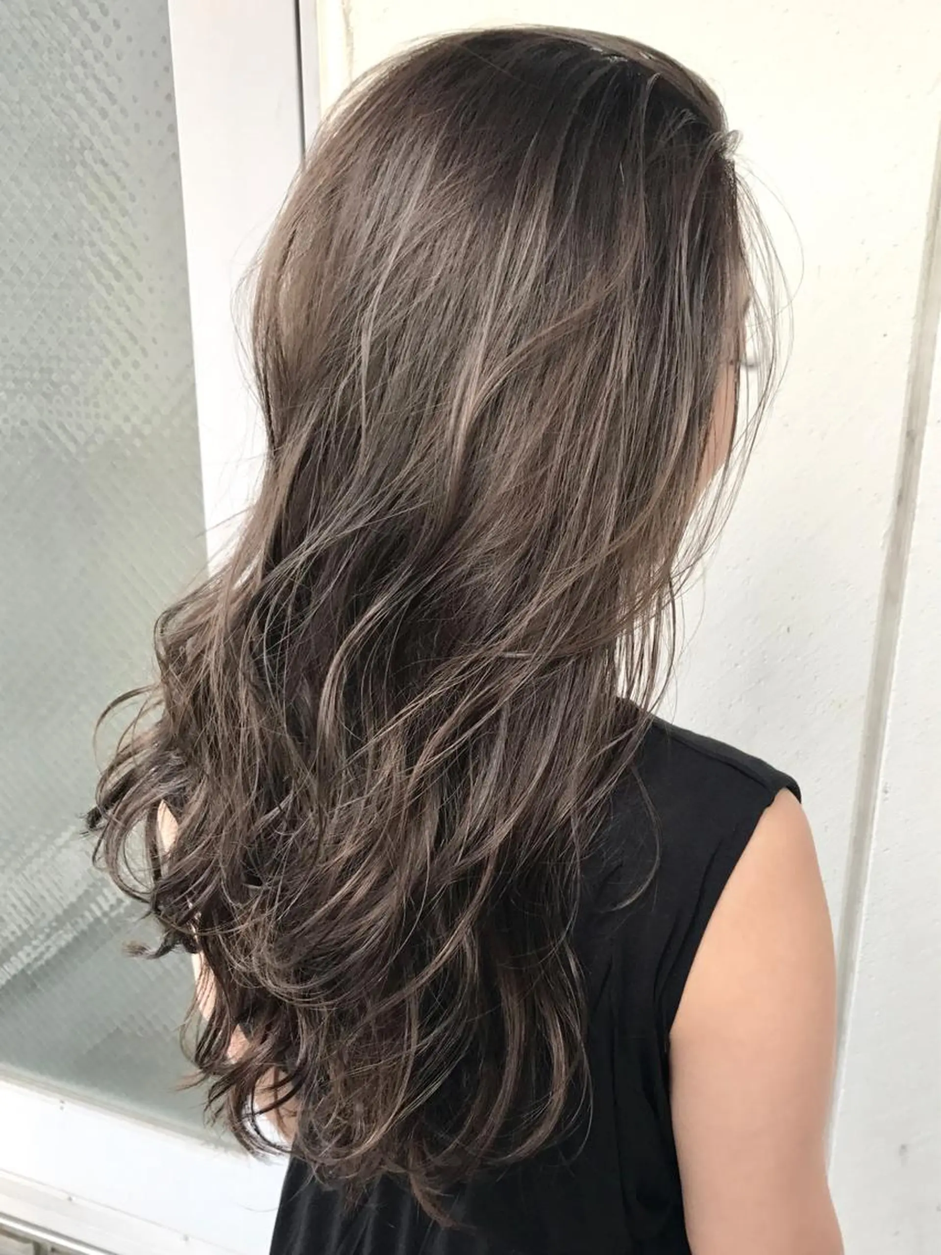 ロング カラー パーマ ヘアアレンジ グレージュ ハイライトカラー ハイライト 井坂 弘人のヘアスタイル