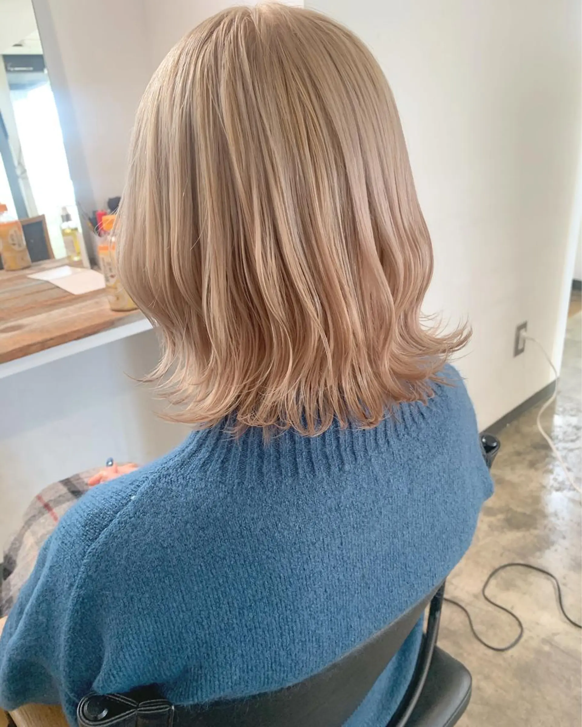 ミディアム カラー ベージュカラー ミルクティーベージュ ヘアカラー トリートメント ヘアセット ✨艶ブリーチカラー ✨四ノ宮裕己のヘアスタイル