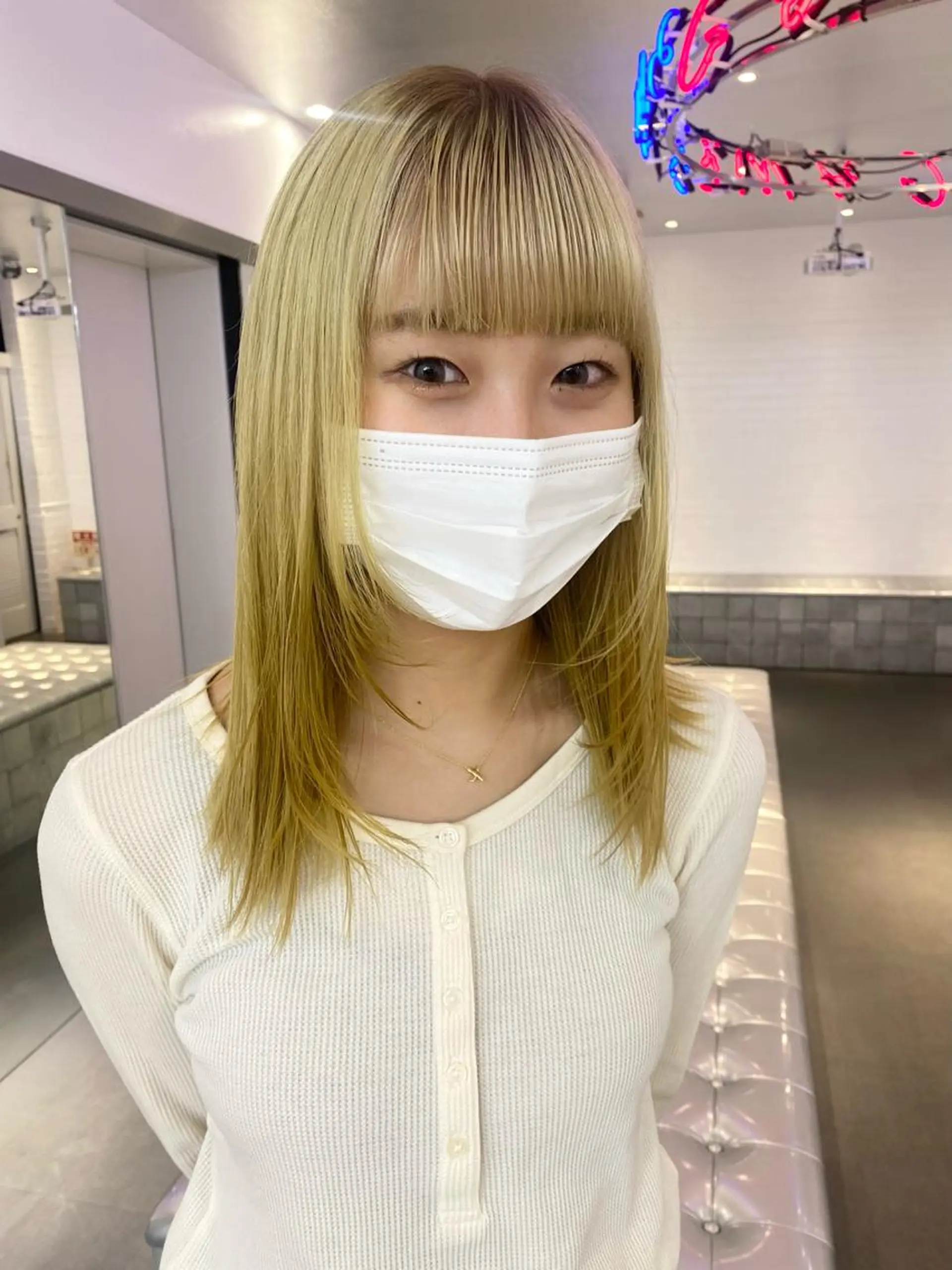 ミディアム カラー ヘアアレンジ ベージュカラー デザインカラー イエローカラー ヘアカラー トリートメント 🎨ハイトーン/ 切りっぱなし みつきのヘアスタイル